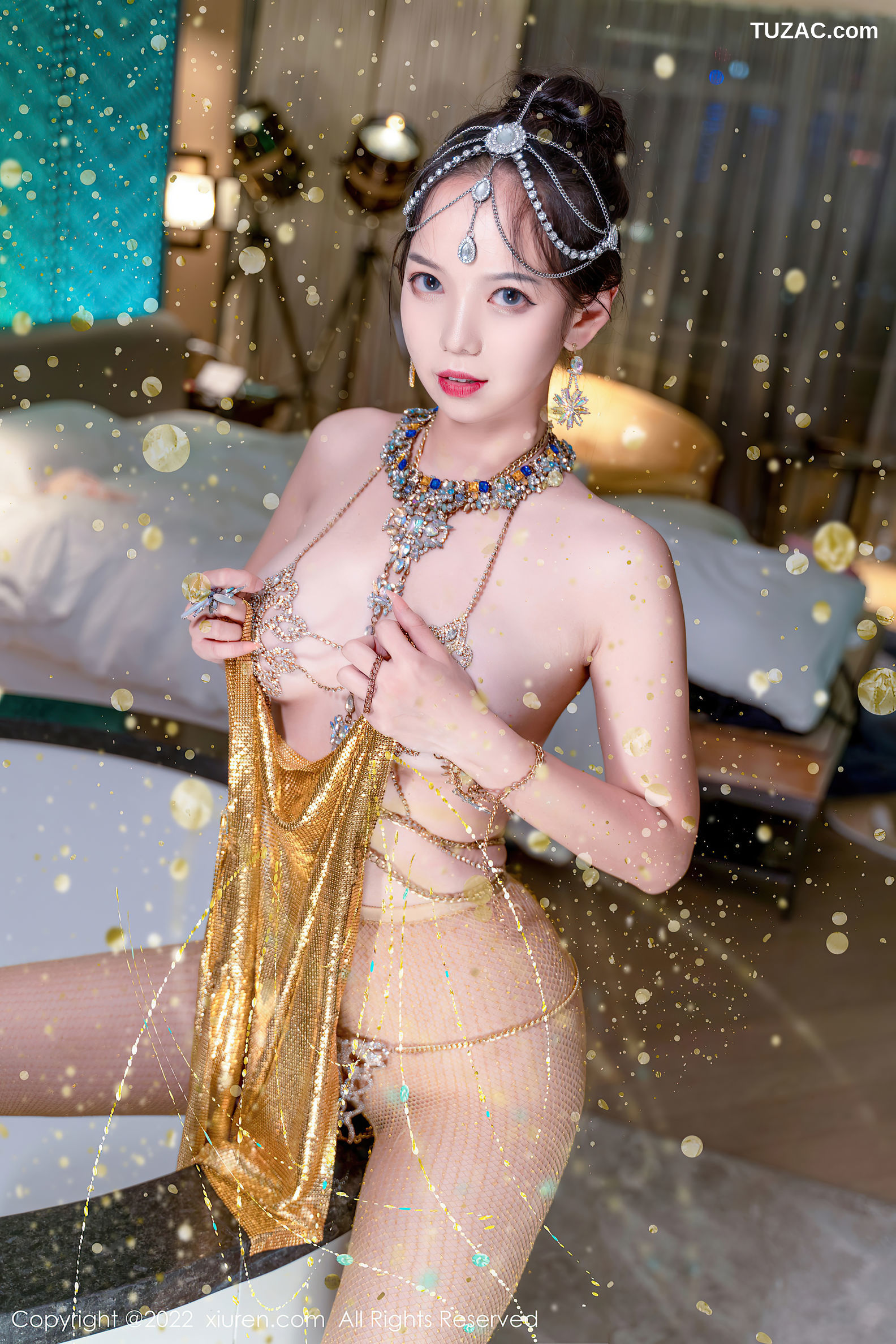 XiuRen-No.5559-大美妞儿-橘色吊带露背短裙