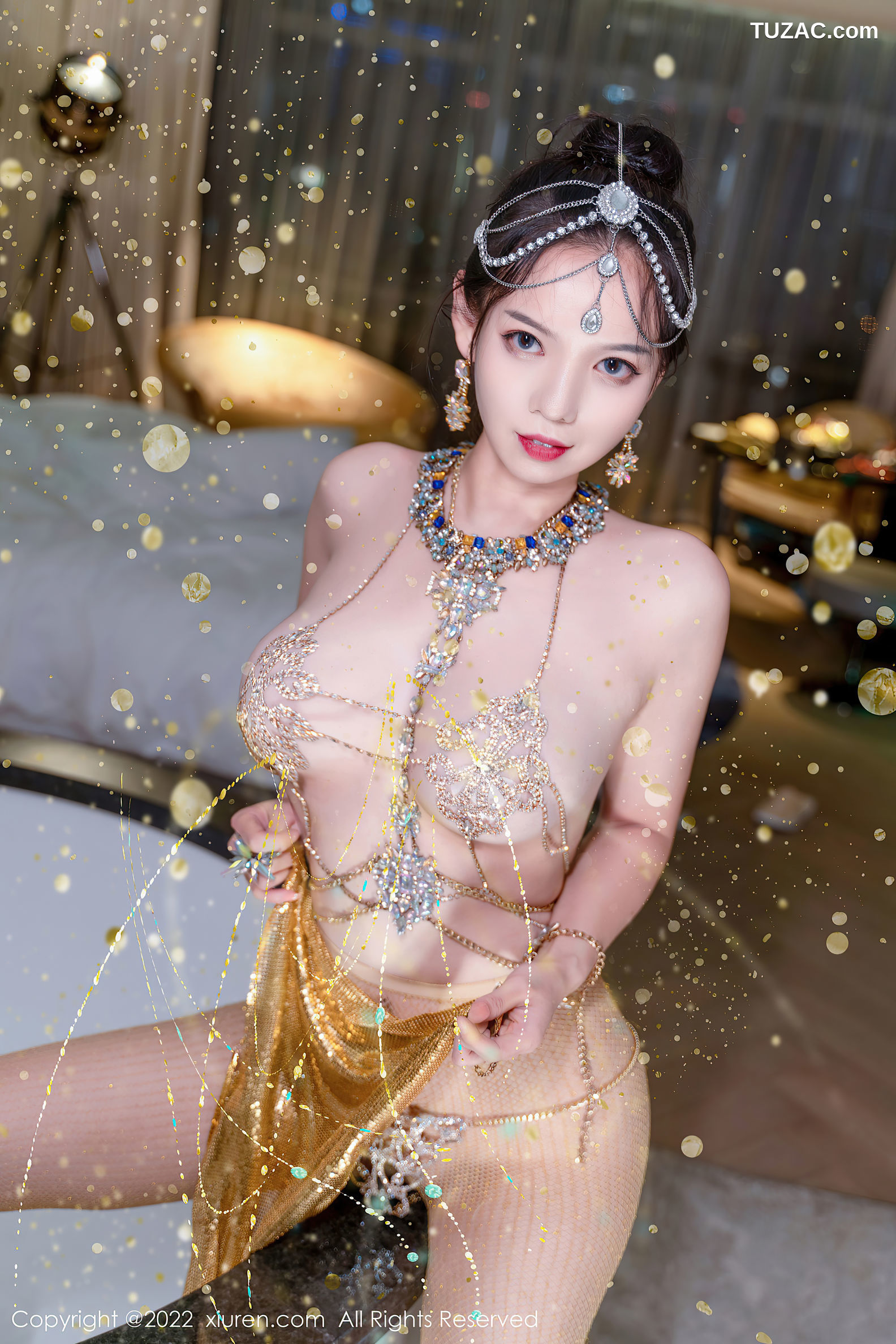 XiuRen-No.5559-大美妞儿-橘色吊带露背短裙