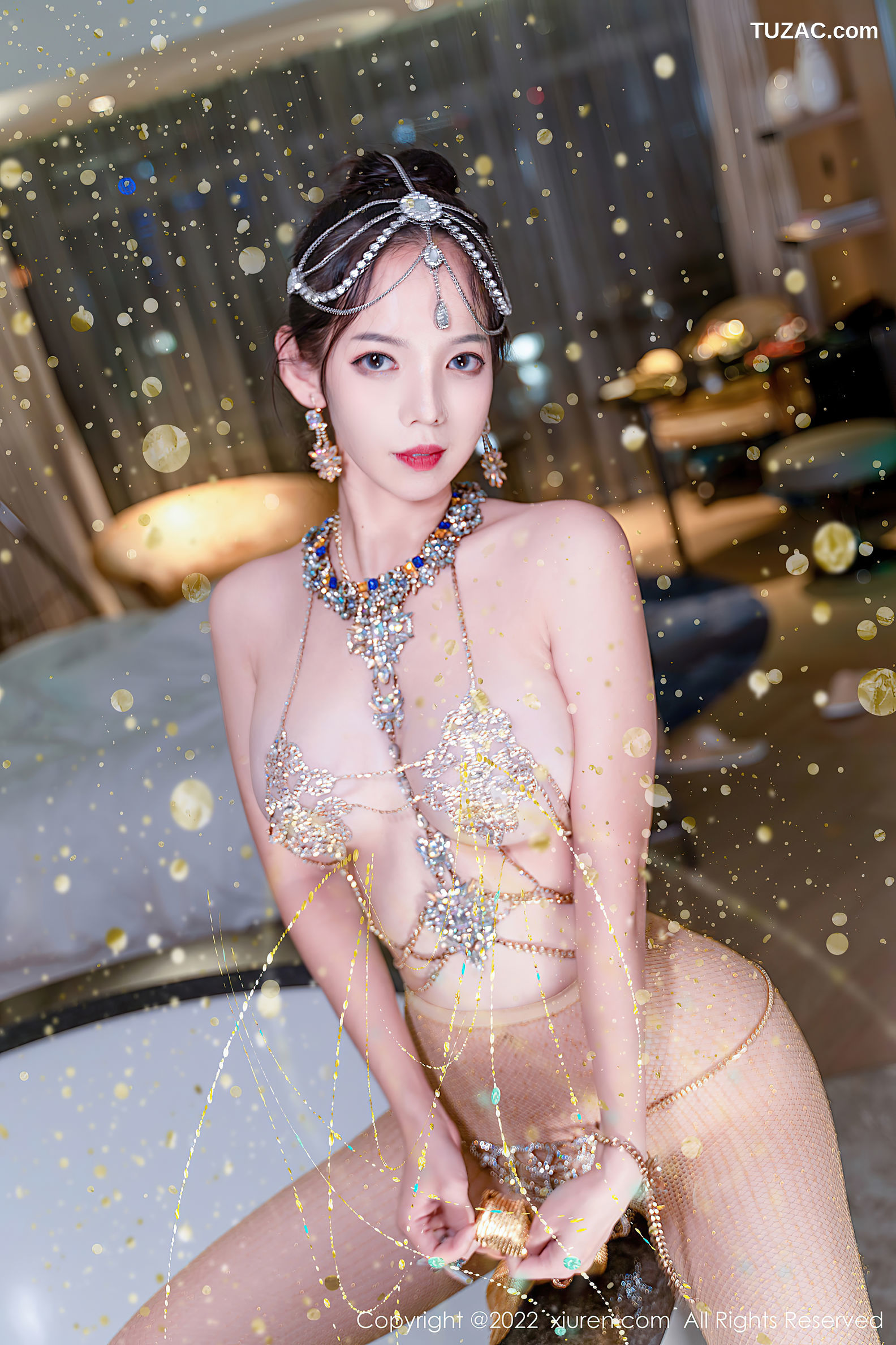 XiuRen-No.5559-大美妞儿-橘色吊带露背短裙