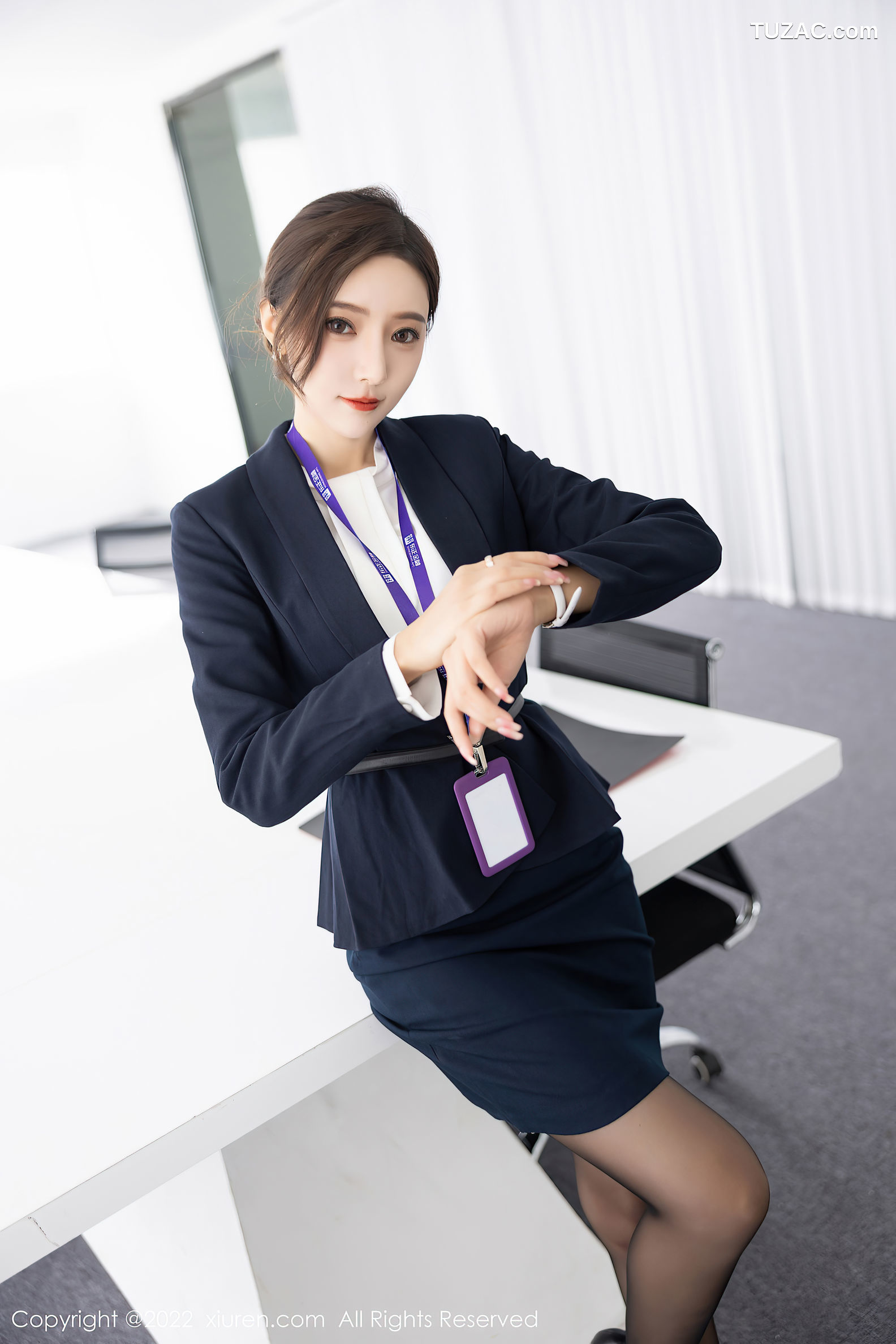 XiuRen-No.5563-王馨瑶-深蓝职业装深紫内衣黑丝
