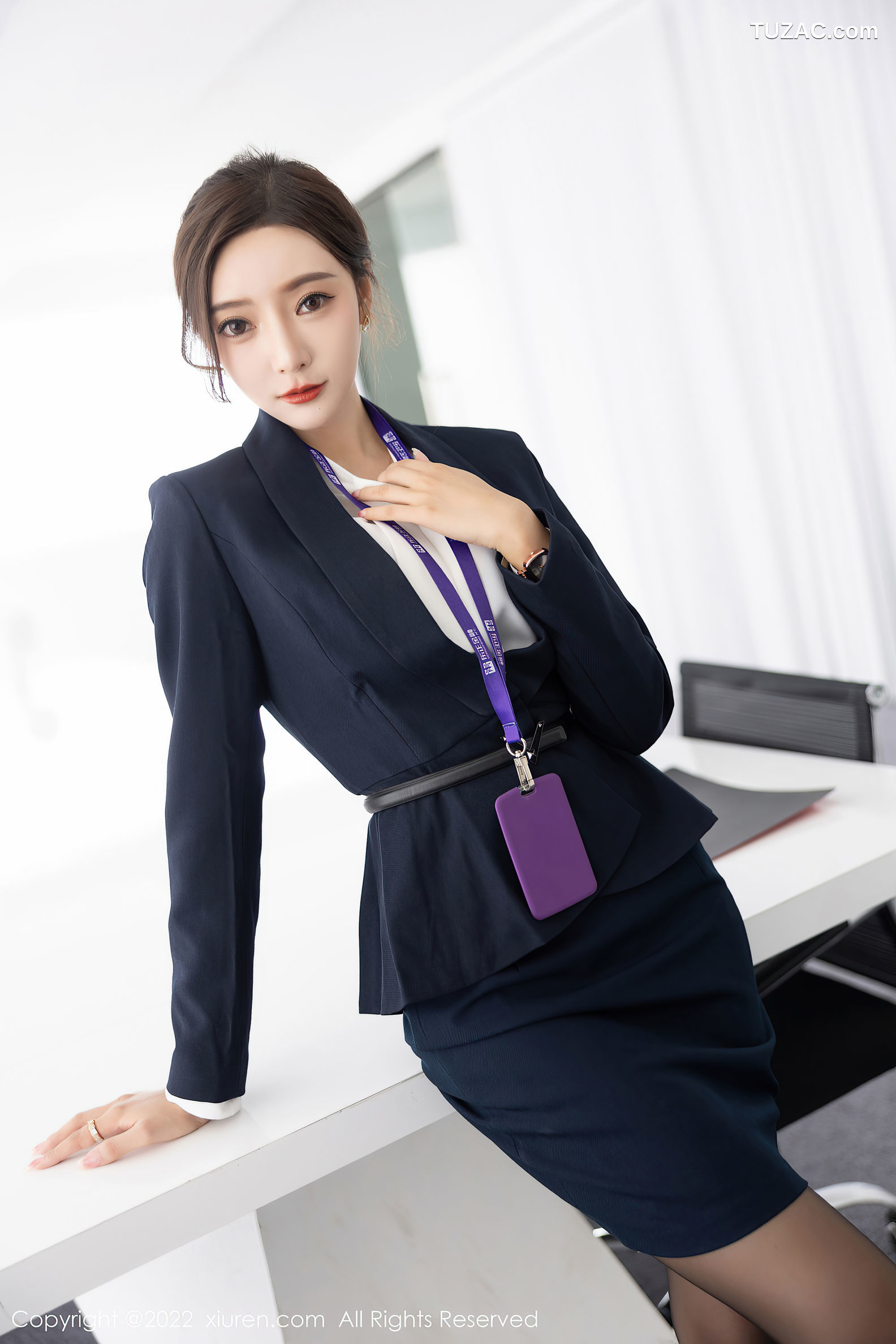 XiuRen-No.5563-王馨瑶-深蓝职业装深紫内衣黑丝