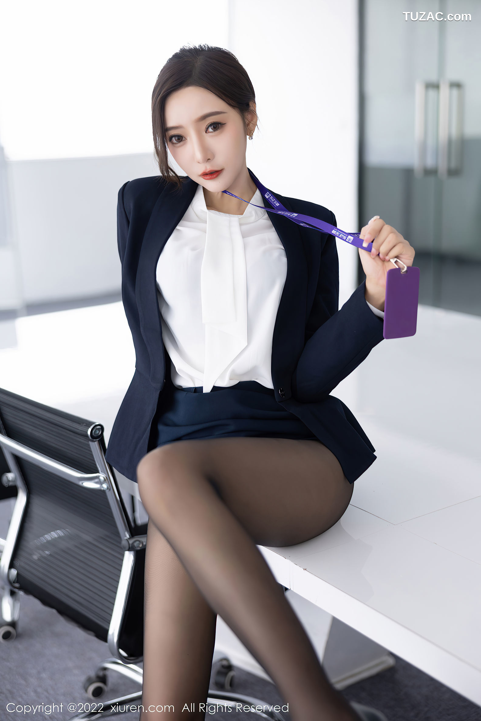 XiuRen-No.5563-王馨瑶-深蓝职业装深紫内衣黑丝