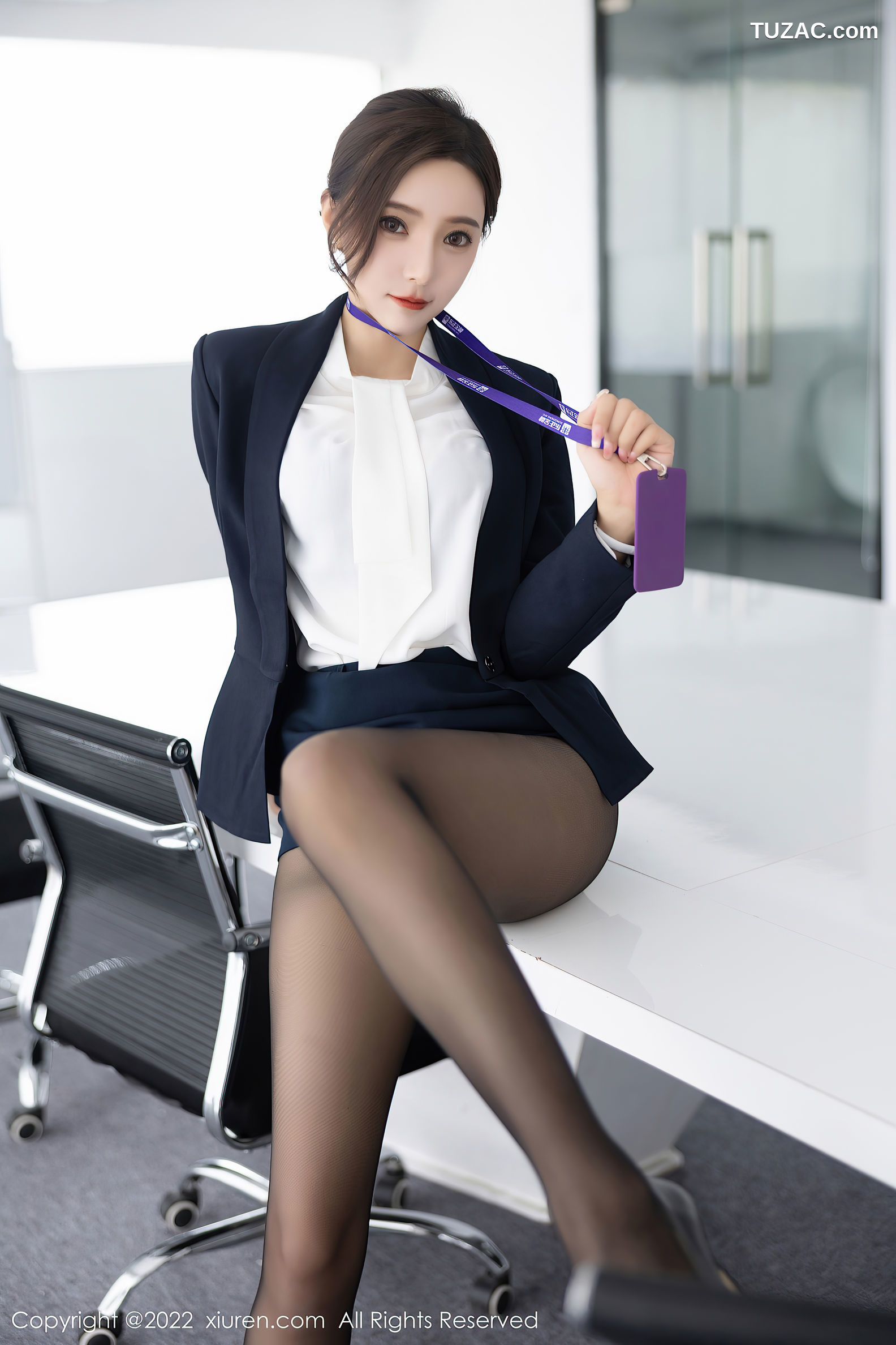 XiuRen-No.5563-王馨瑶-深蓝职业装深紫内衣黑丝