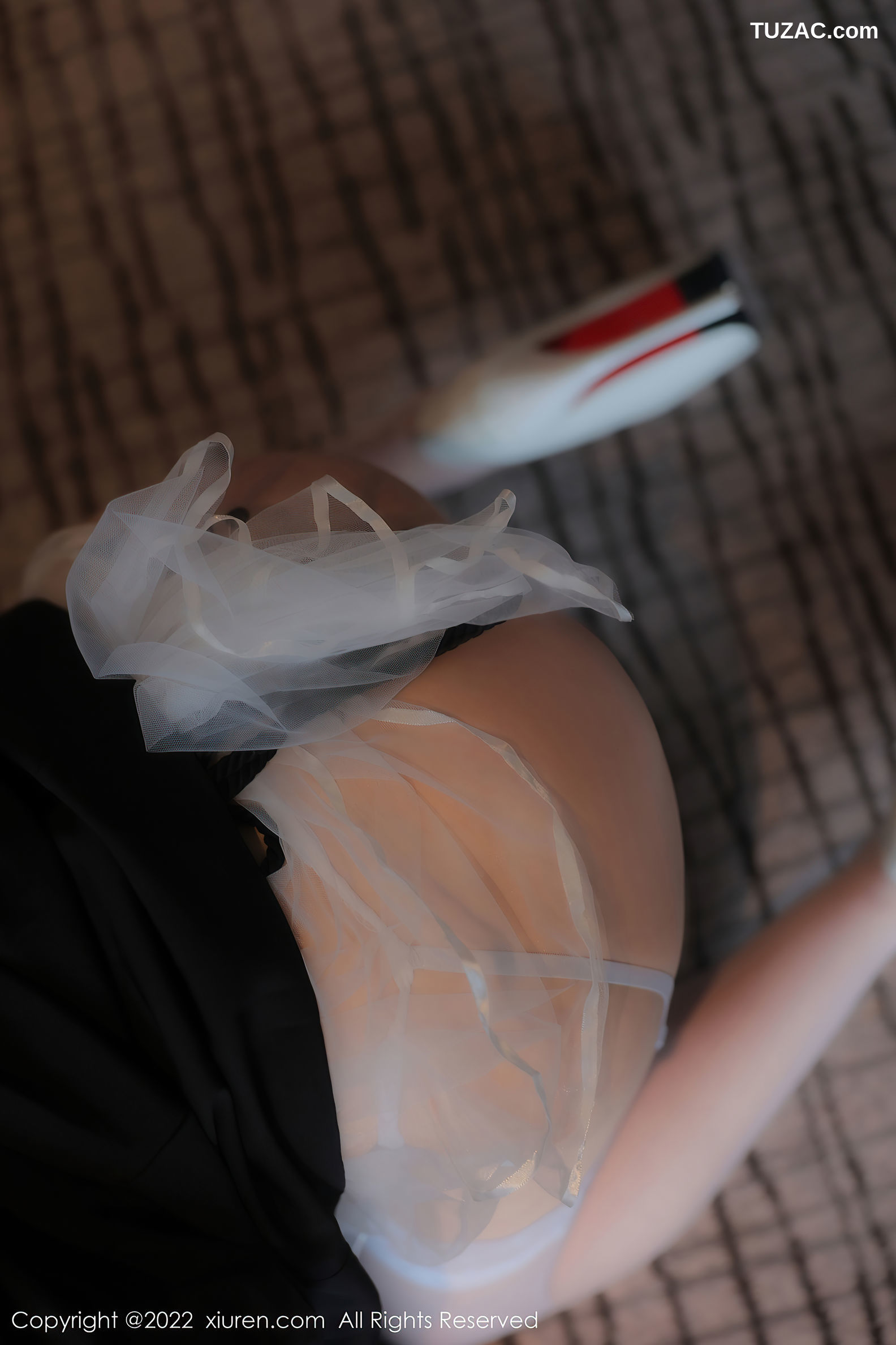 XiuRen-No.5565-顾乔楠-黑外套白蕾丝内衣捆绑