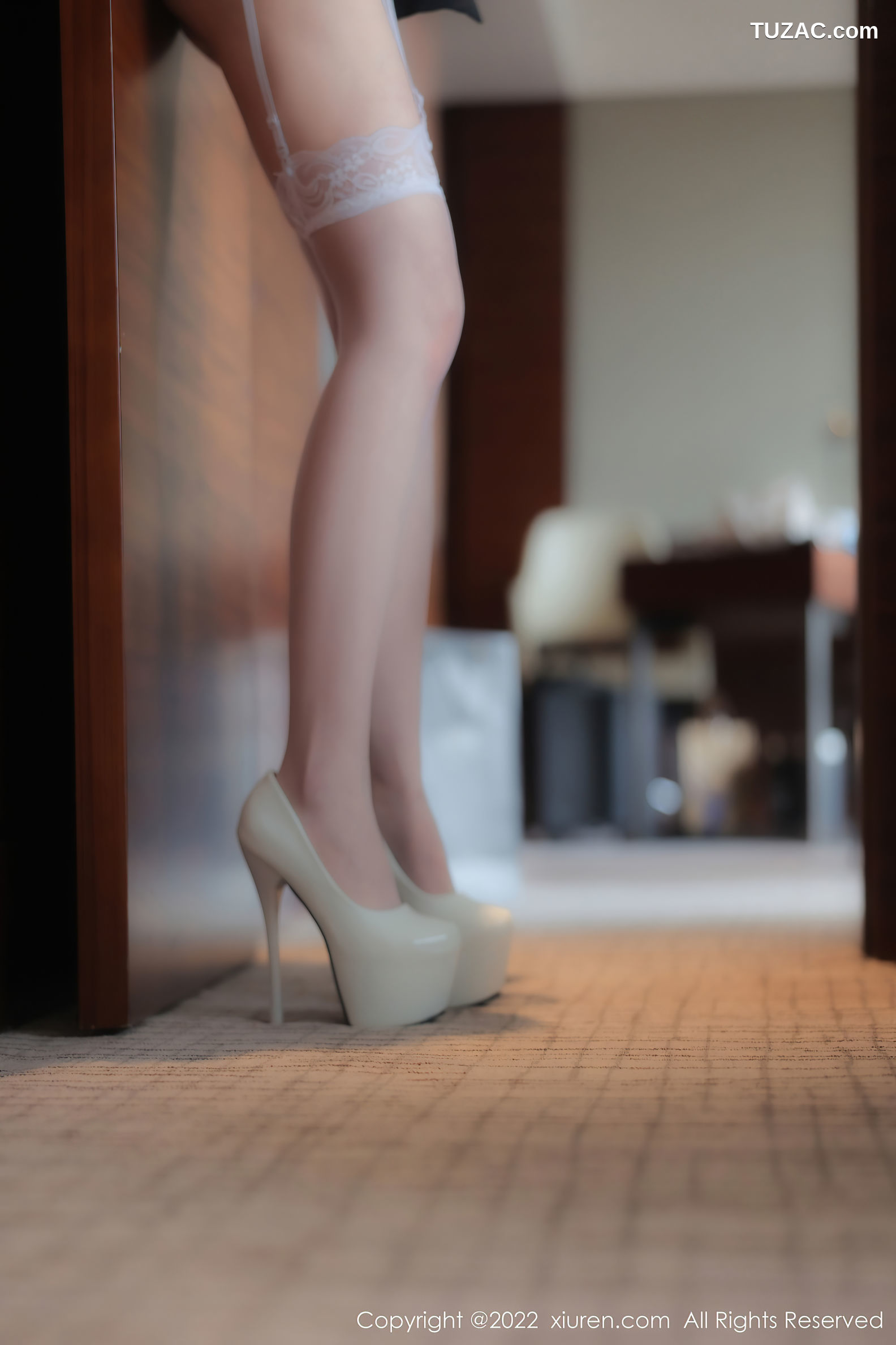 XiuRen-No.5565-顾乔楠-黑外套白蕾丝内衣捆绑