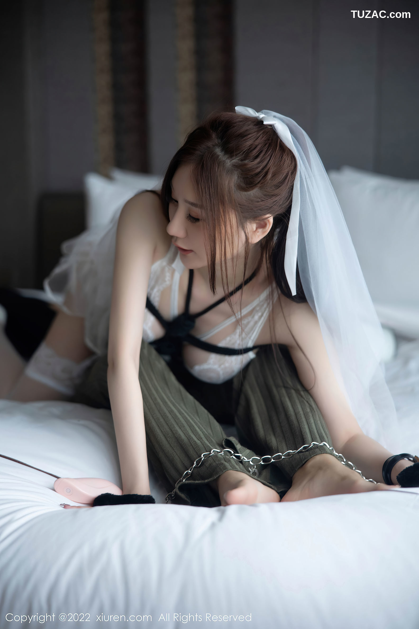 XiuRen-No.5565-顾乔楠-黑外套白蕾丝内衣捆绑