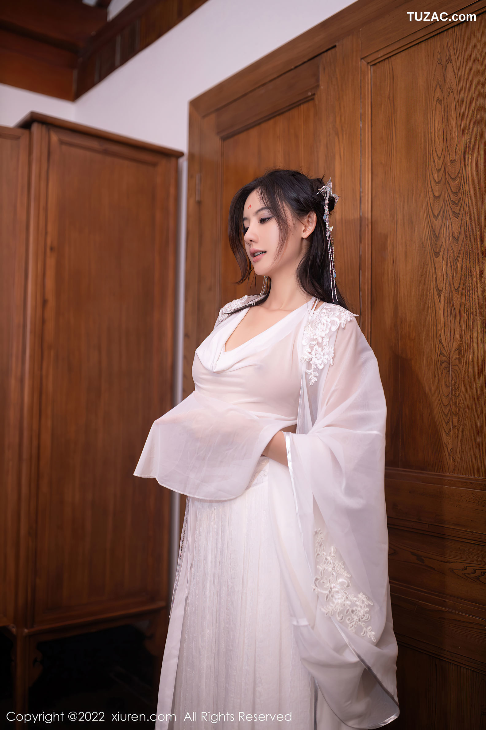 XiuRen-No.5573-就是阿朱啊-白纱古风裙白肚兜