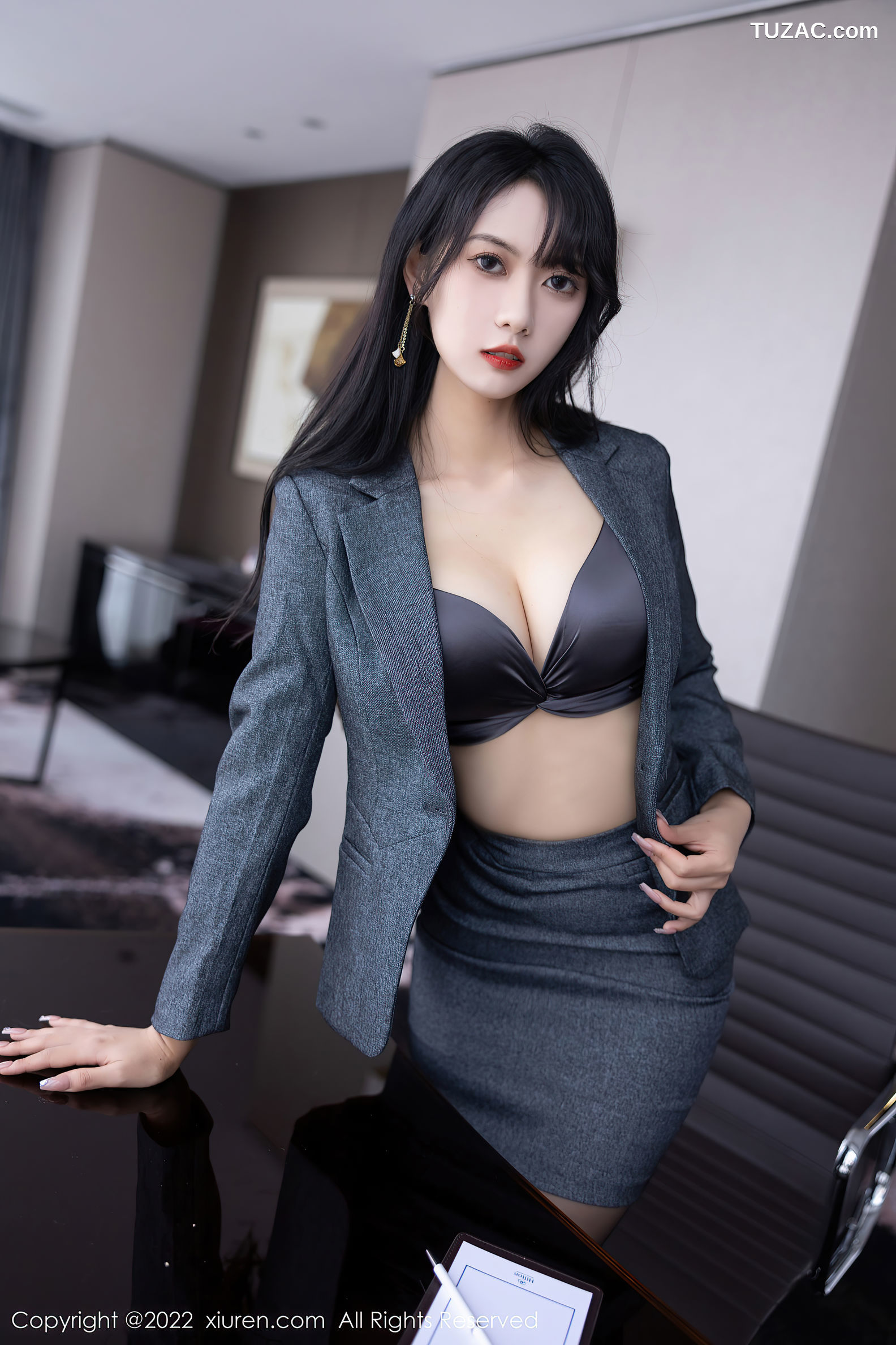 XiuRen-No.5575-林子遥-灰呢职业装黑内衣黑丝
