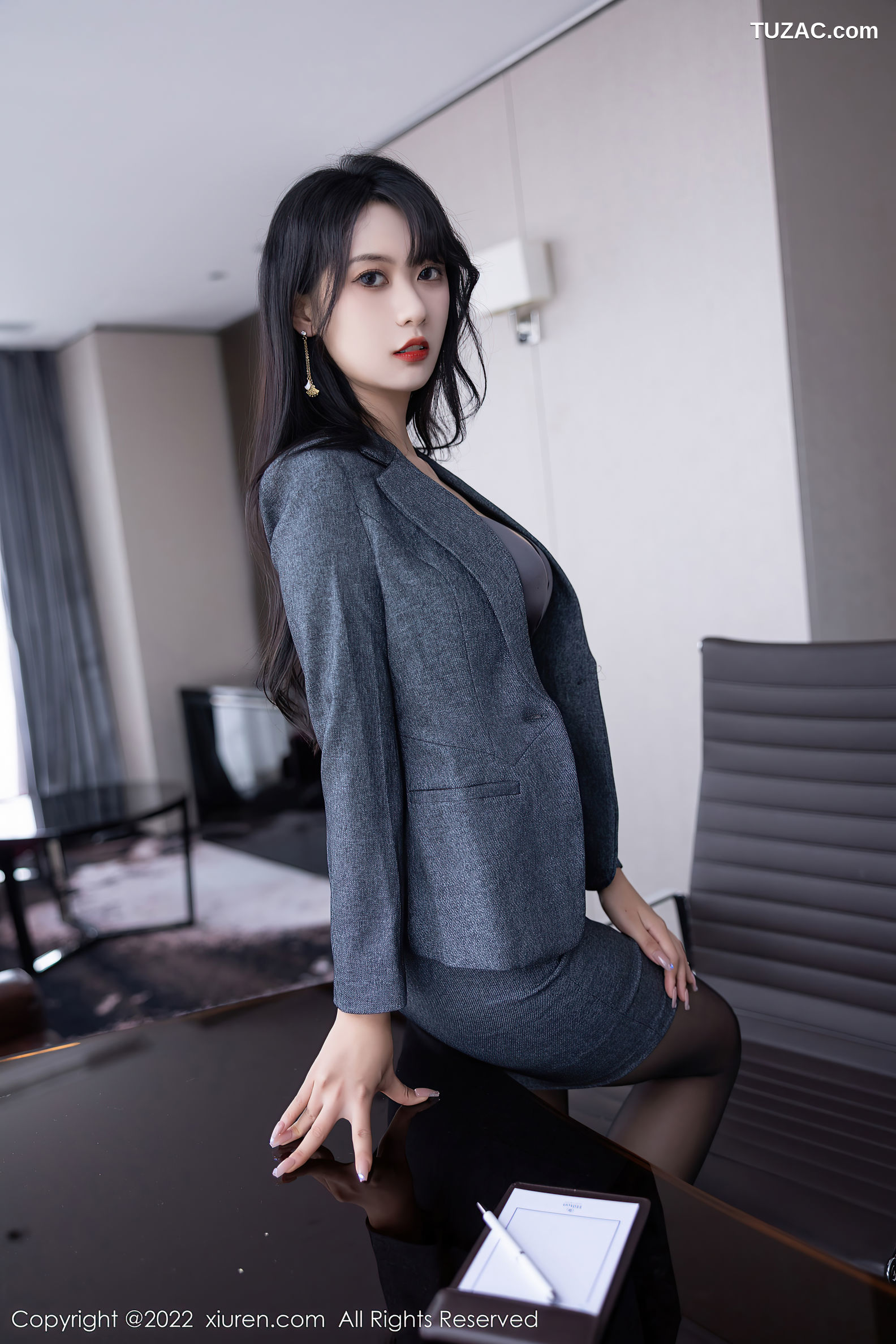 XiuRen-No.5575-林子遥-灰呢职业装黑内衣黑丝