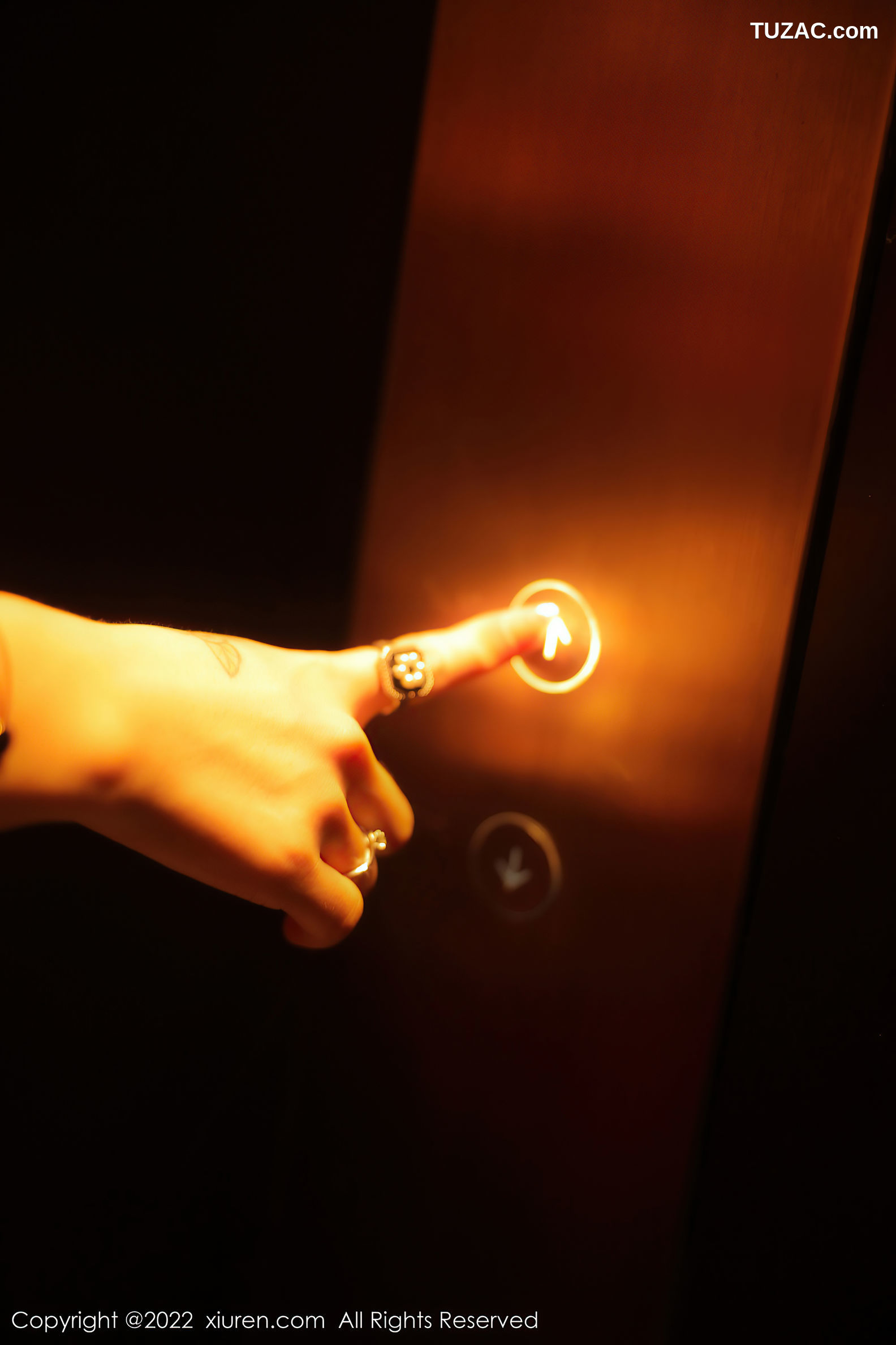 XiuRen-No.5582-美七-艳粉连衣长裙黑丁字裤