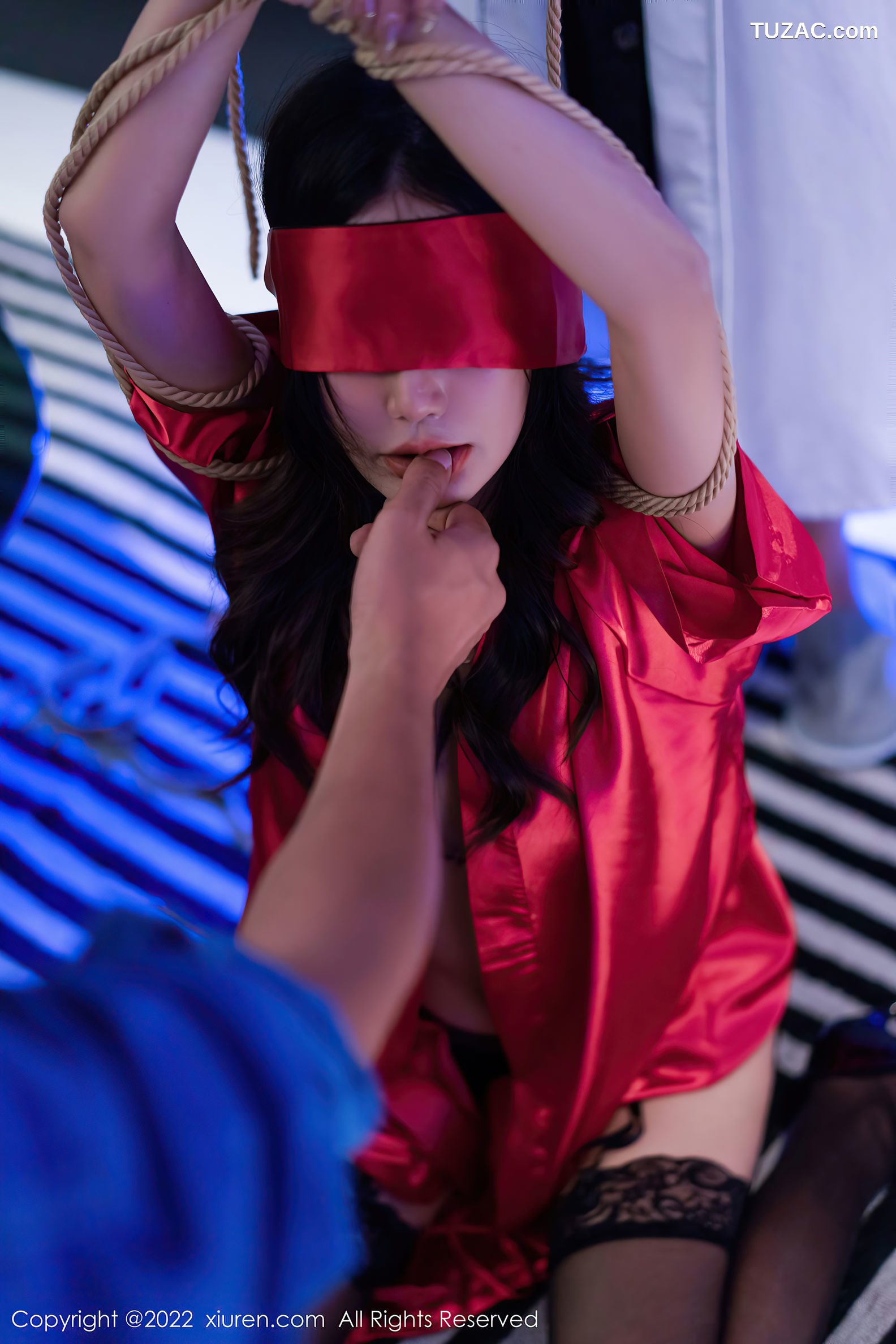 XiuRen-No.5586-阿姣-大红睡袍性感黑蕾丝捆绑