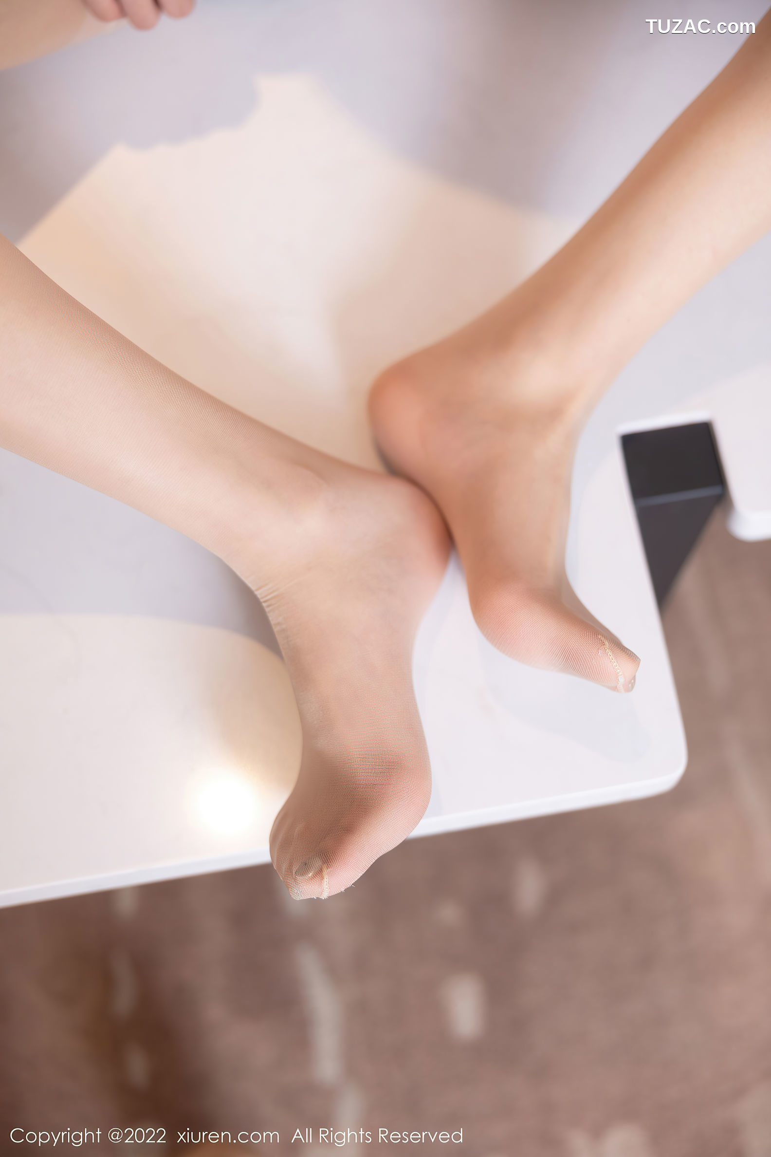 XiuRen-No.5592-程开心-白色灰点短旗袍肉丝灰内衣