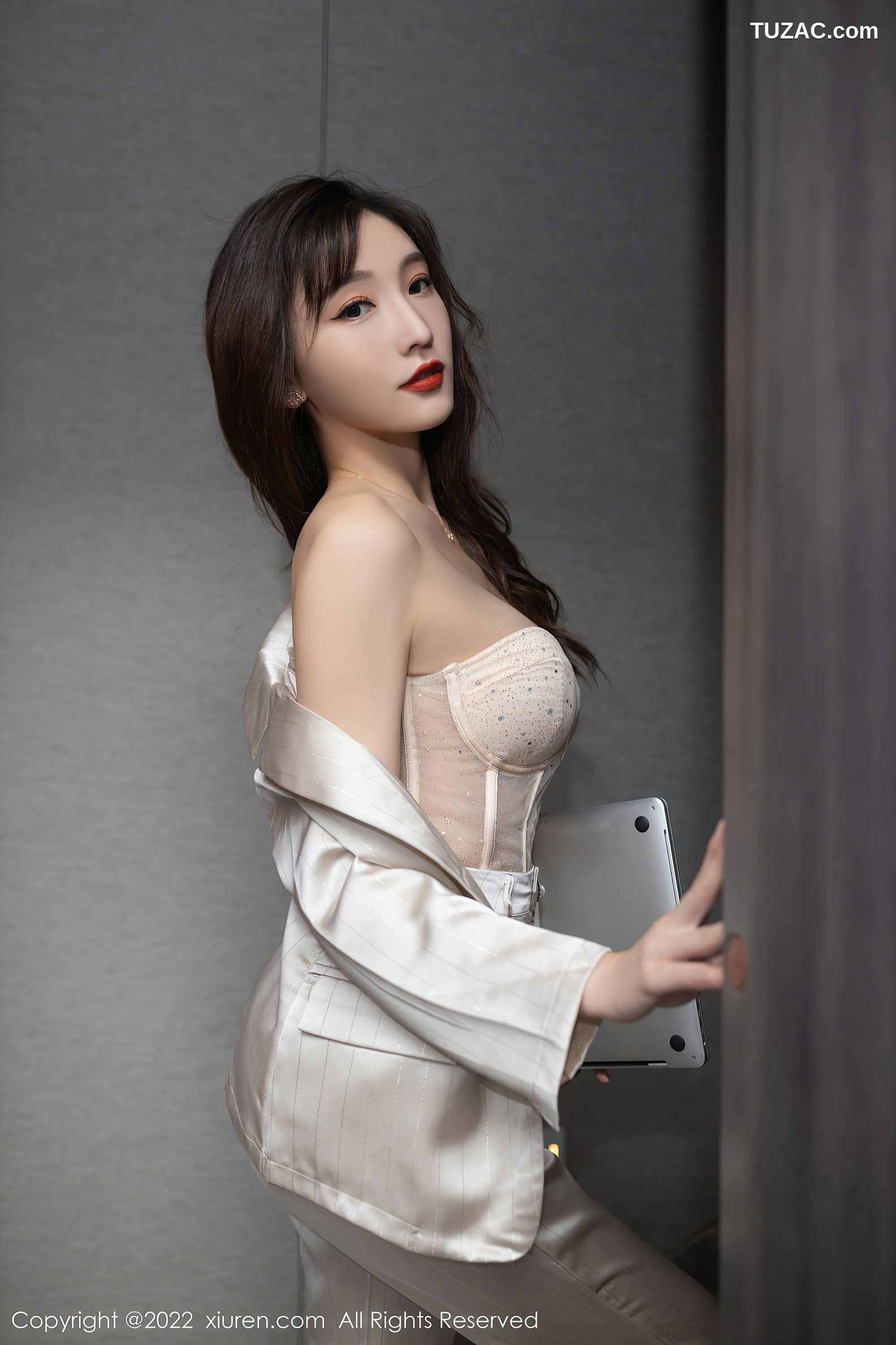 XiuRen-No.5594-陆萱萱-象牙白职业装白内衣肉丝