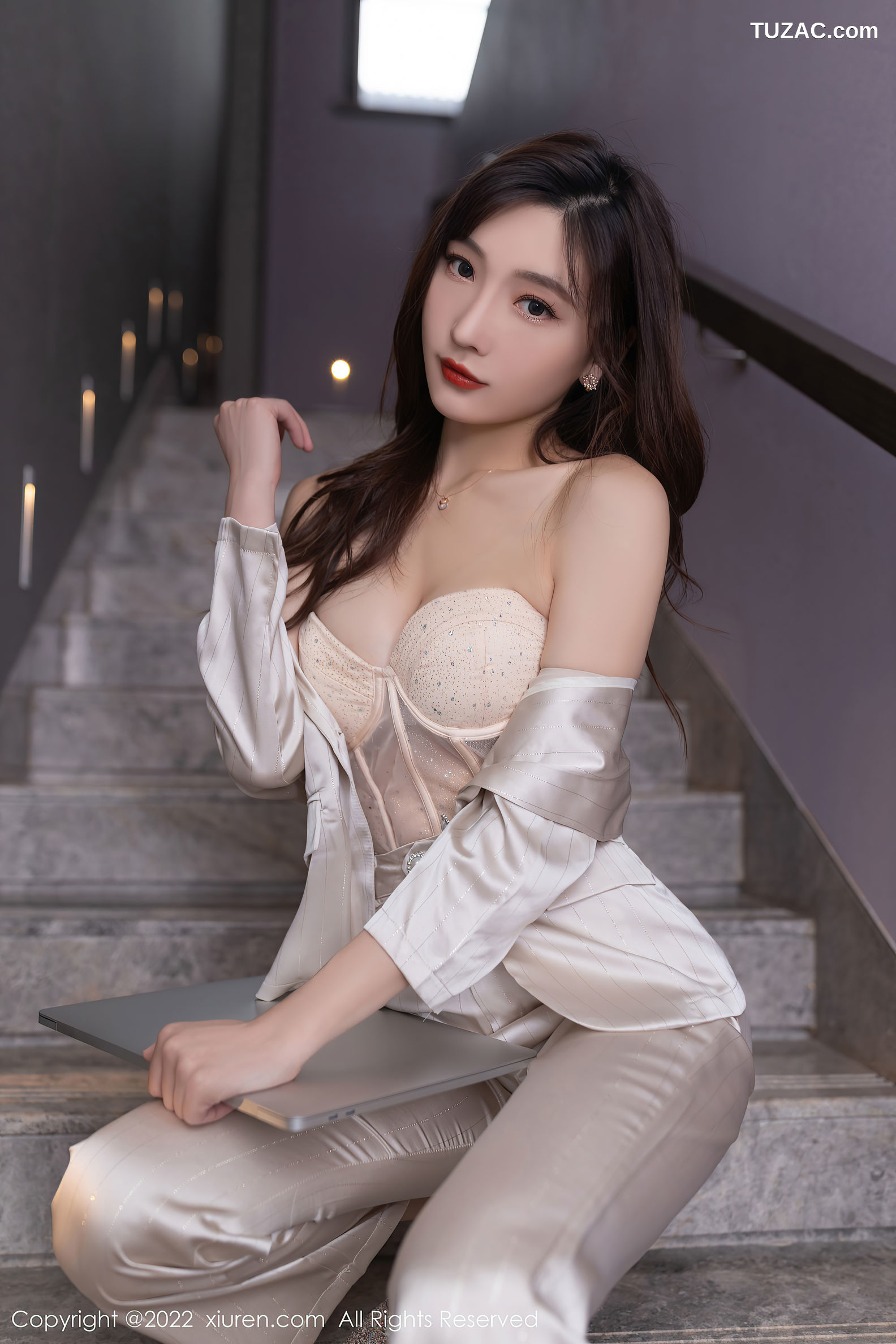 XiuRen-No.5594-陆萱萱-象牙白职业装白内衣肉丝