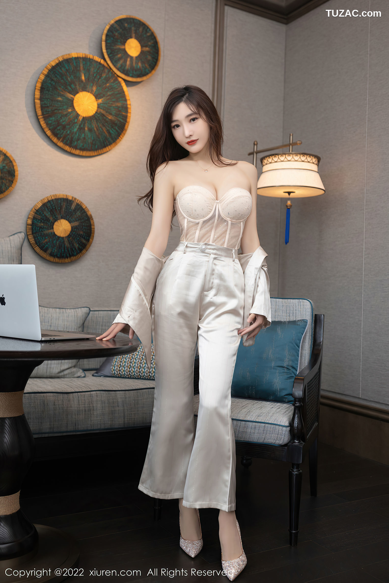 XiuRen-No.5594-陆萱萱-象牙白职业装白内衣肉丝