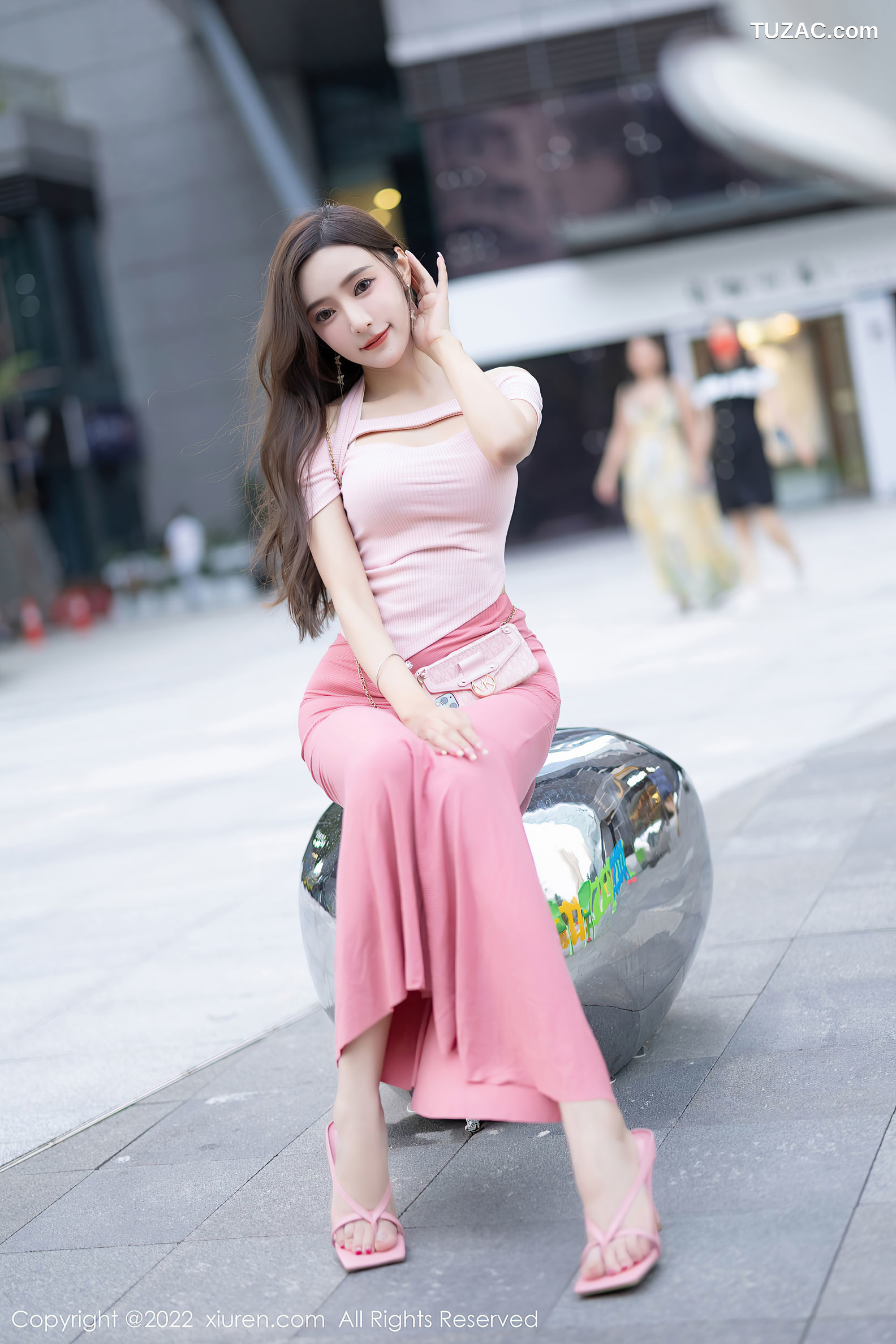 XiuRen-No.5601-王馨瑶-粉鱼尾裙和奶牛比基尼