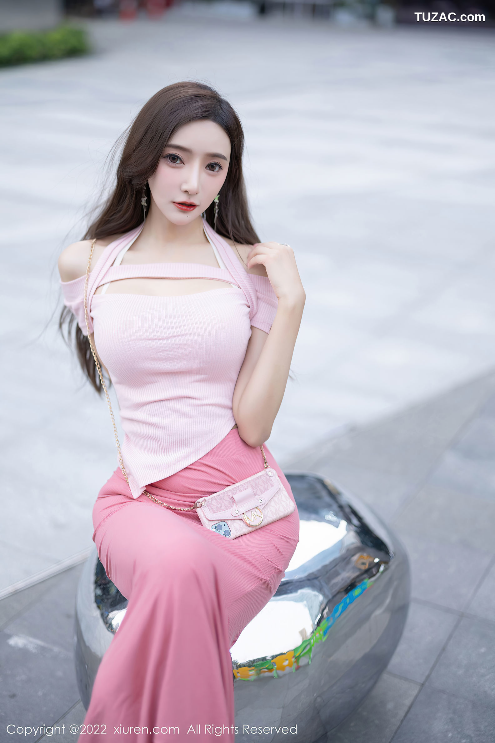 XiuRen-No.5601-王馨瑶-粉鱼尾裙和奶牛比基尼