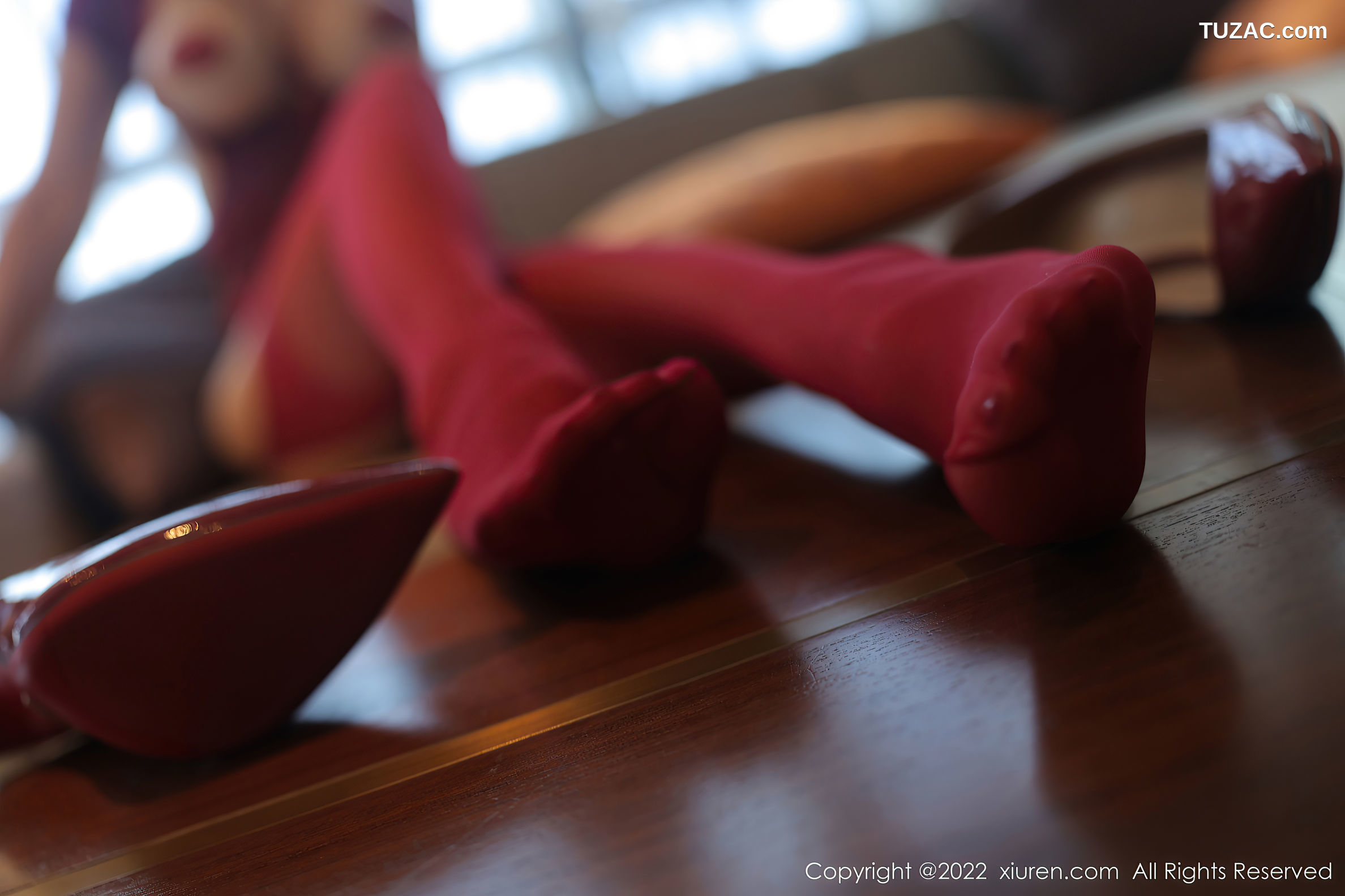 XiuRen-No.5605-果儿-红透视短连衣裙红丝