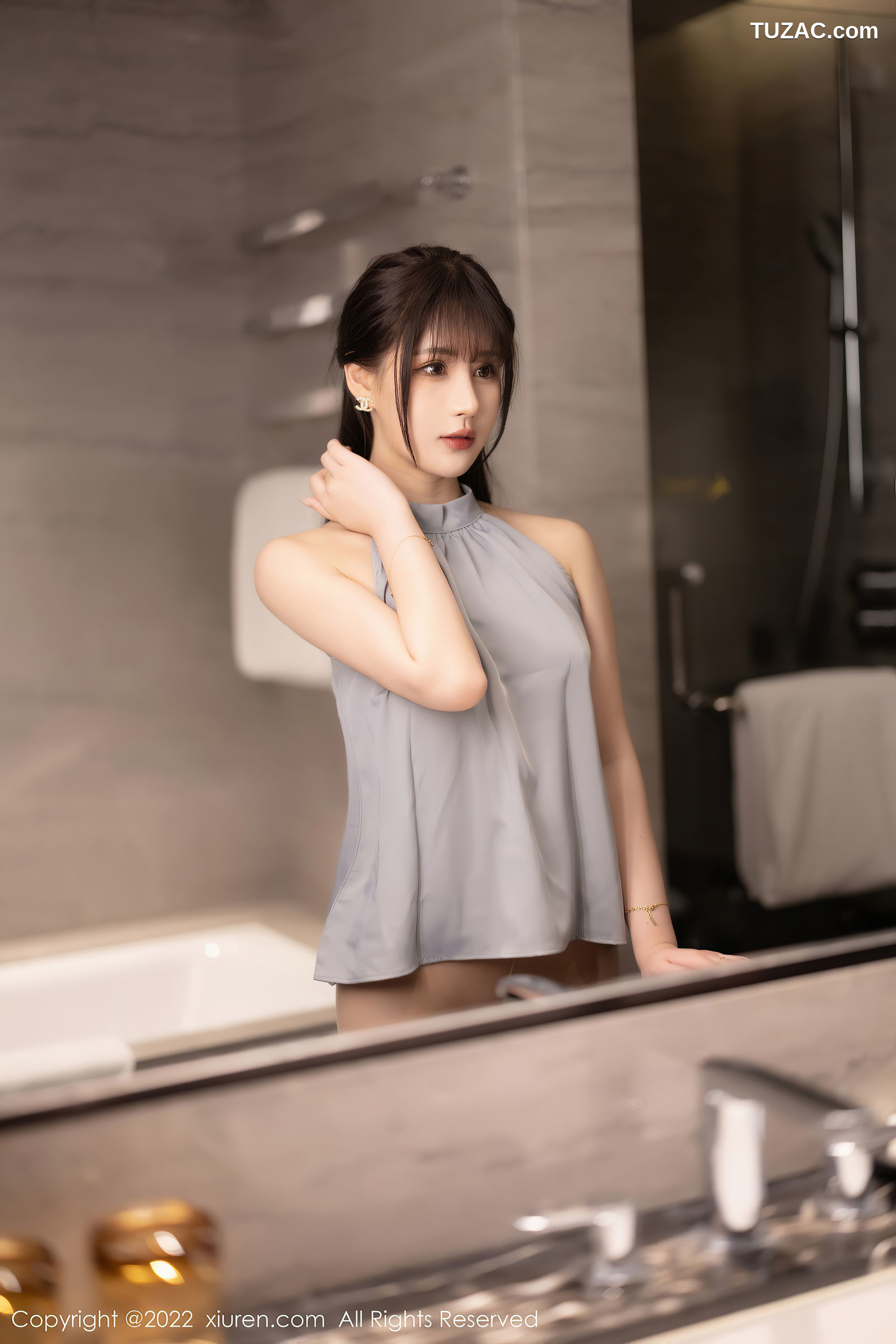 XiuRen-No.5606-张欣欣-灰白休闲裙红纱红内衣红丝