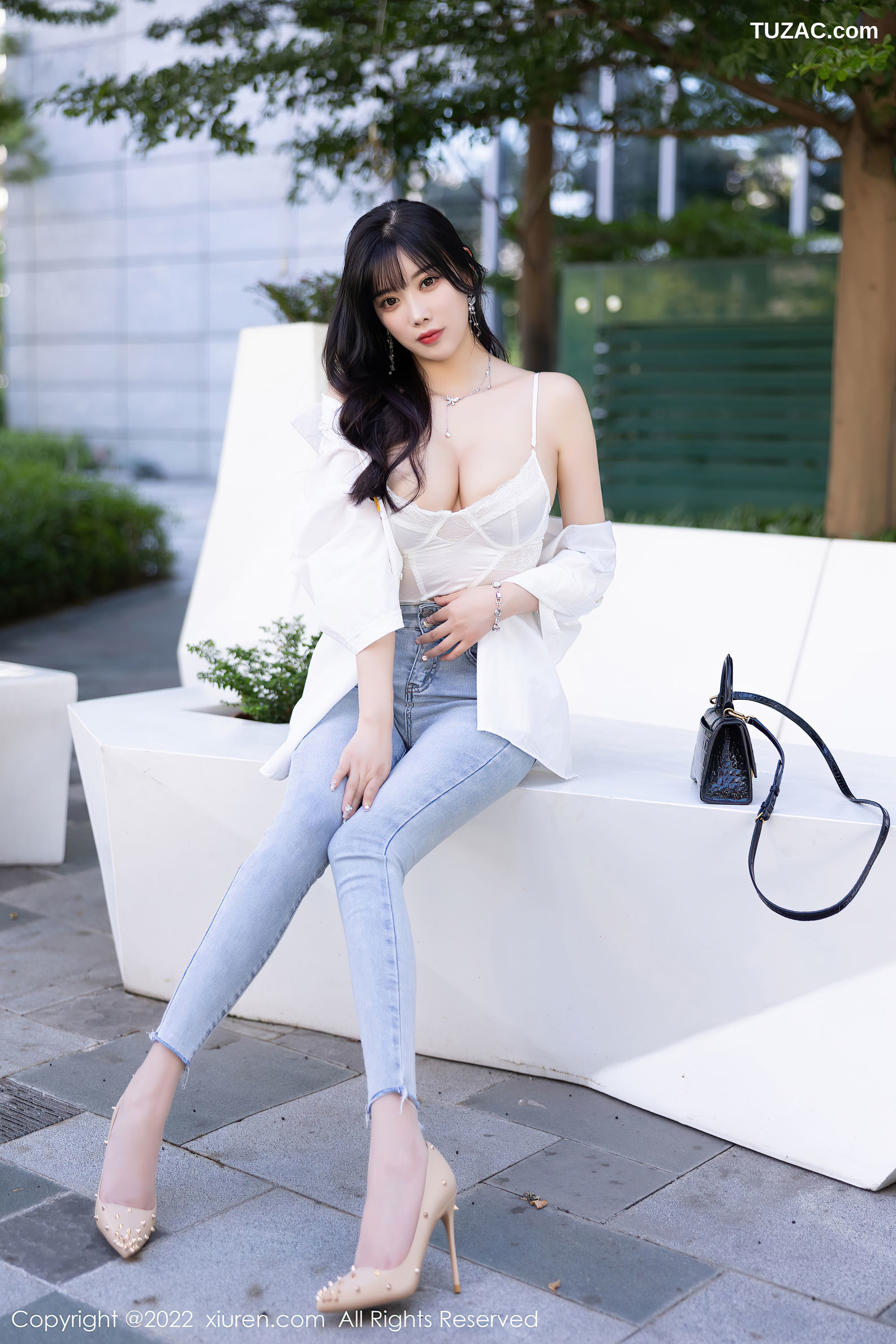 XiuRen-No.5614-杨晨晨-白衫牛仔长裤白内肉丝