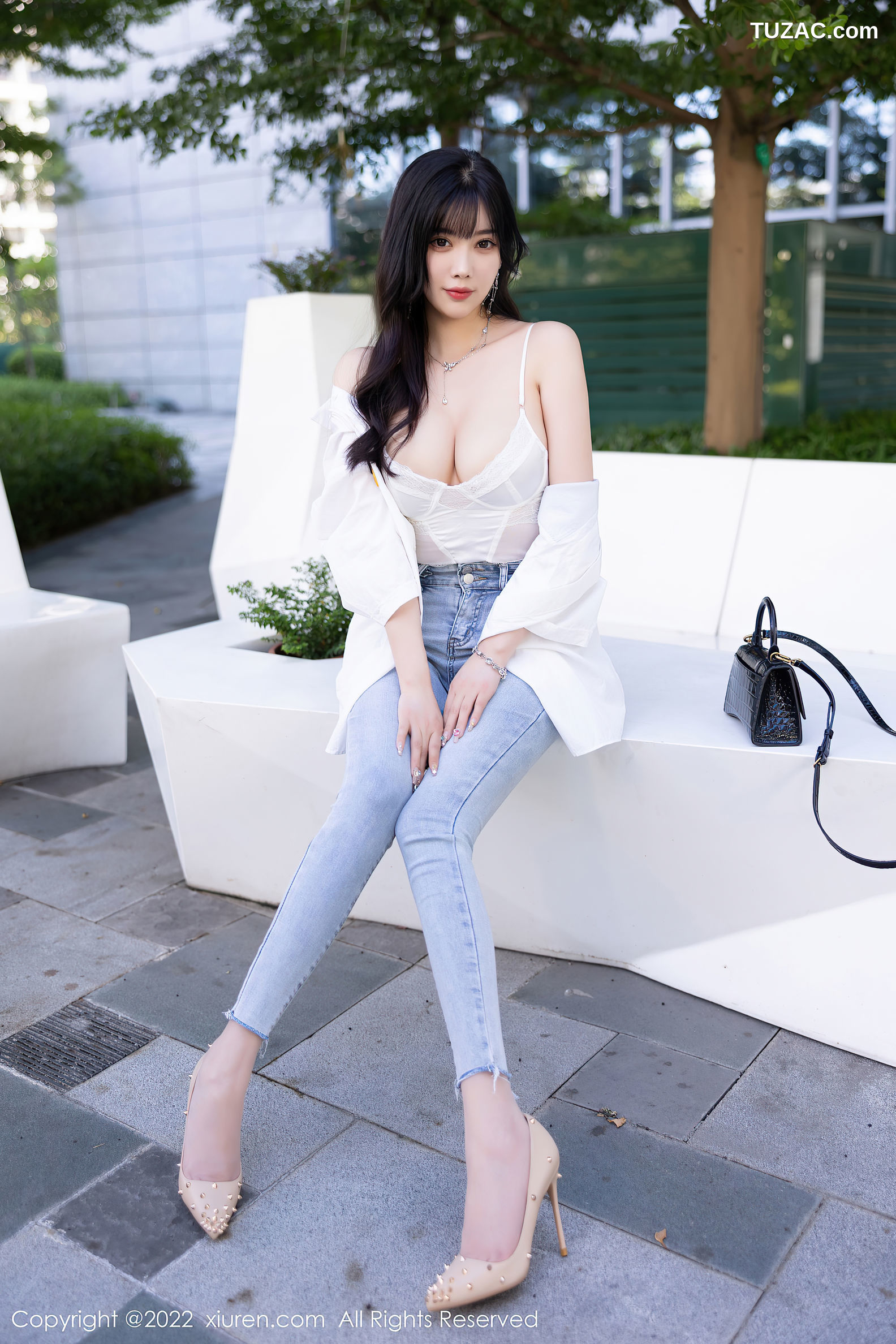 XiuRen-No.5614-杨晨晨-白衫牛仔长裤白内肉丝