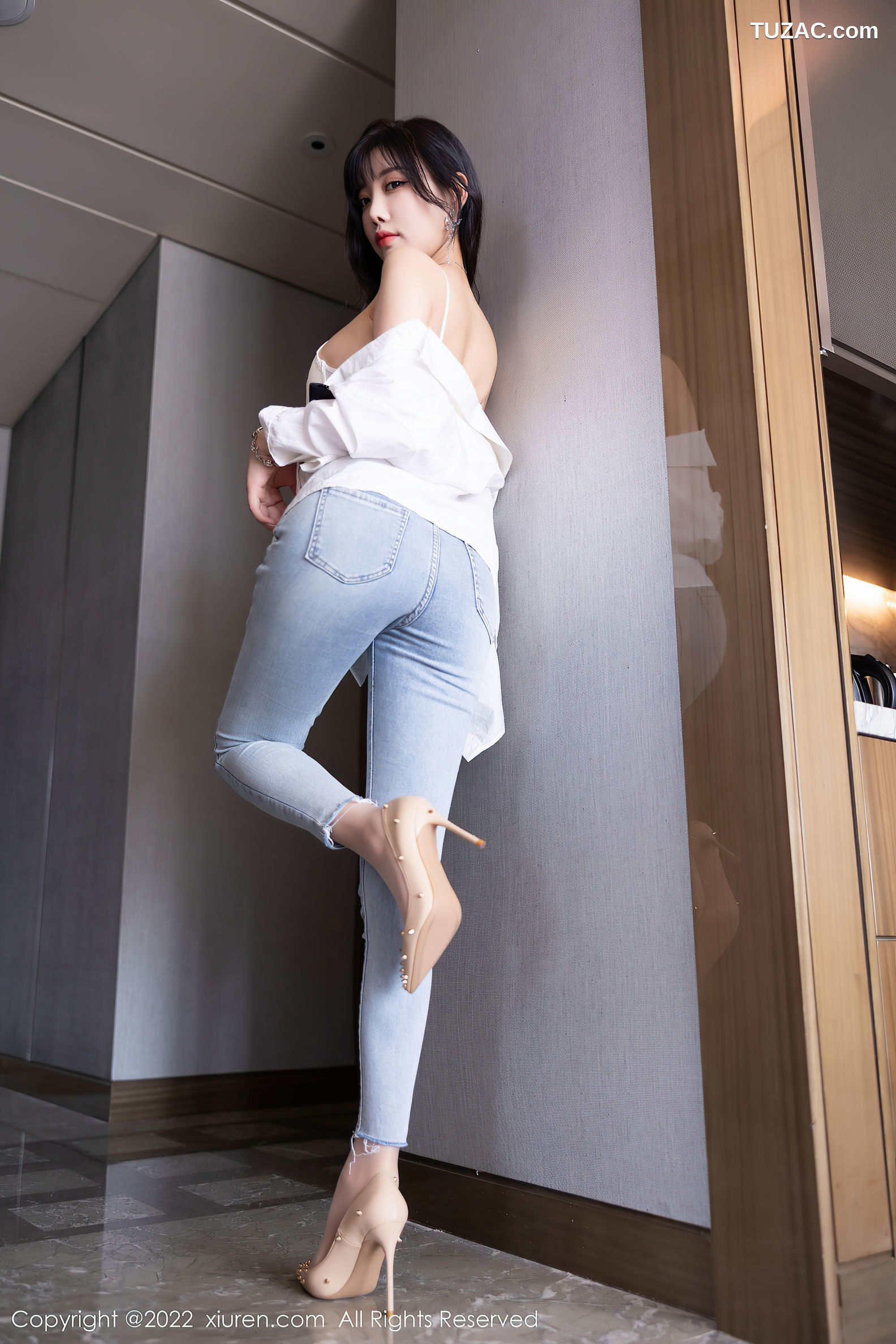 XiuRen-No.5614-杨晨晨-白衫牛仔长裤白内肉丝