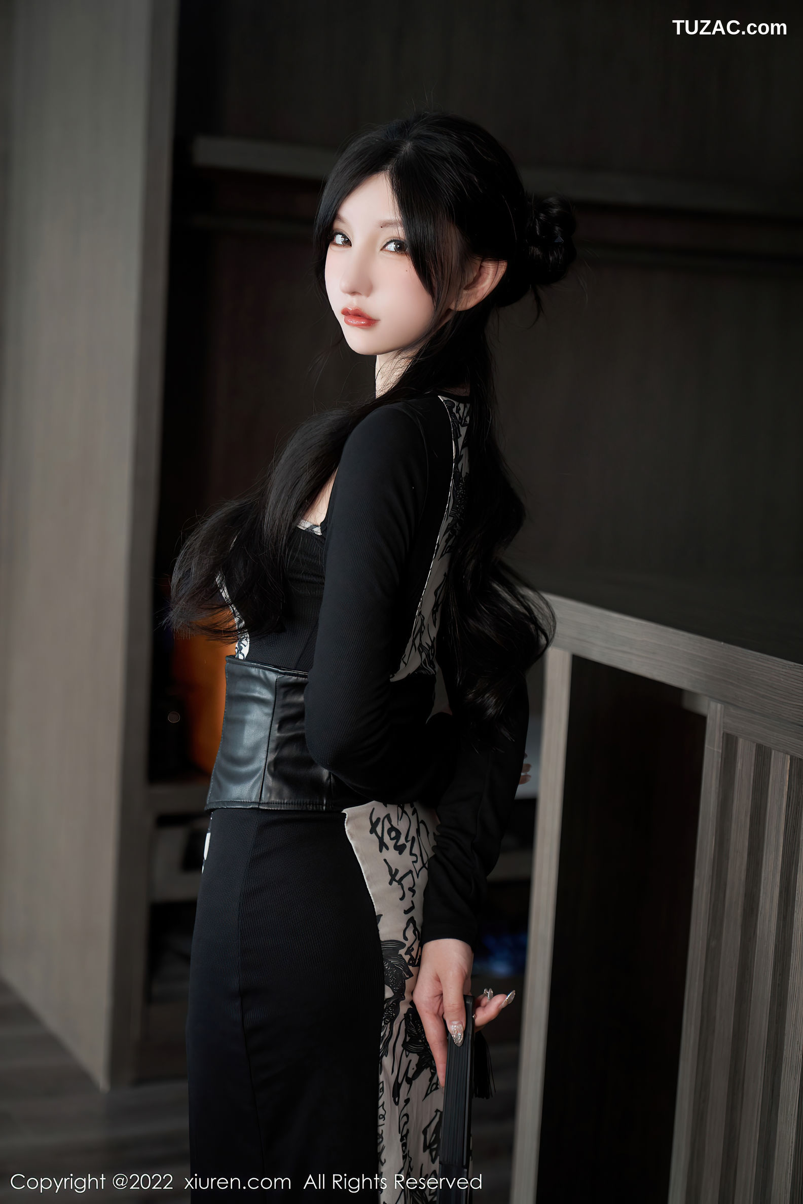 XiuRen-No.5623-周于希-黑白配色开叉裙肉丝