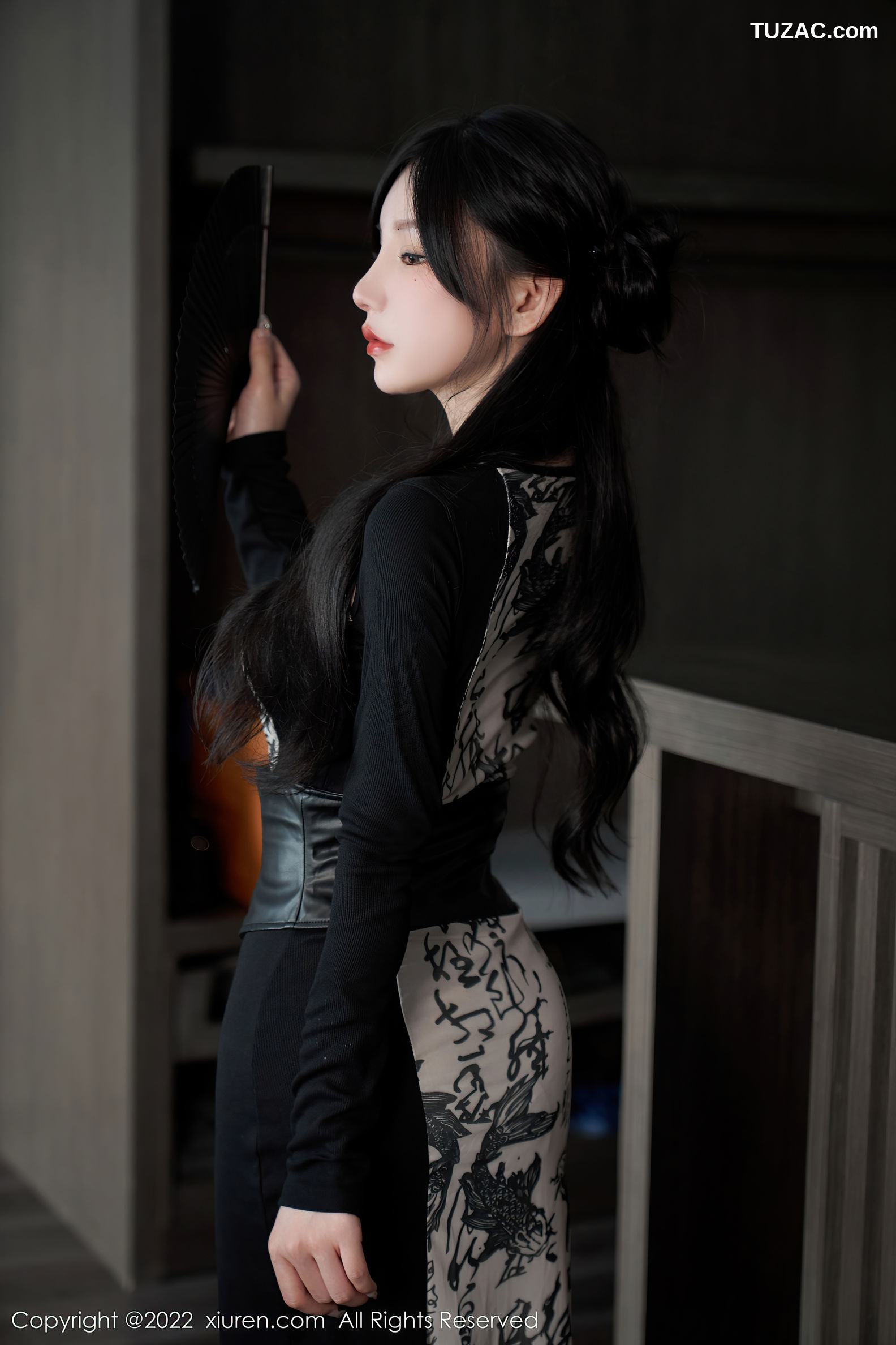 XiuRen-No.5623-周于希-黑白配色开叉裙肉丝