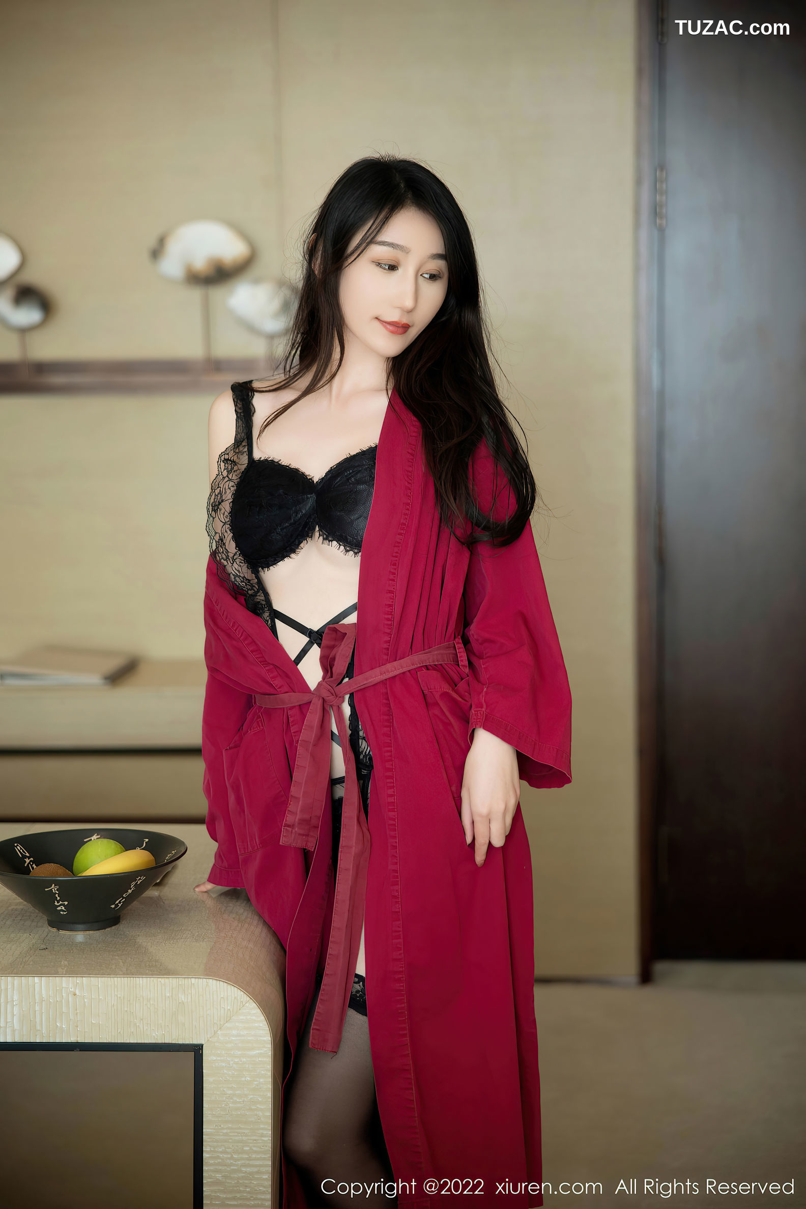 XiuRen-No.5624-薇薇酱-酒红睡袍黑色情趣内衣黑丝