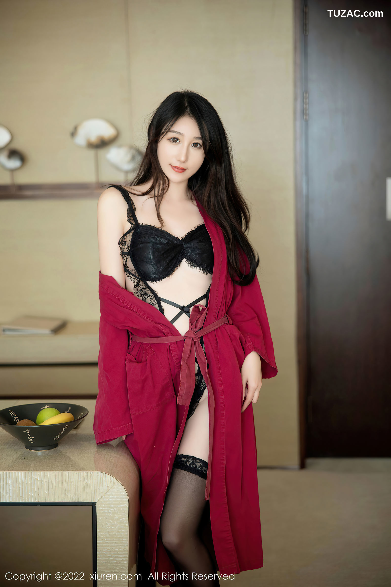 XiuRen-No.5624-薇薇酱-酒红睡袍黑色情趣内衣黑丝