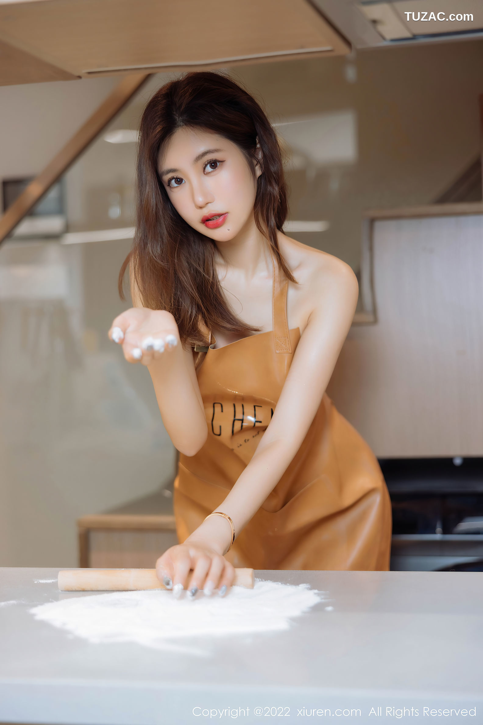 XiuRen-No.5634-绮里嘉-白针织短裙橘黄围裙黑丝