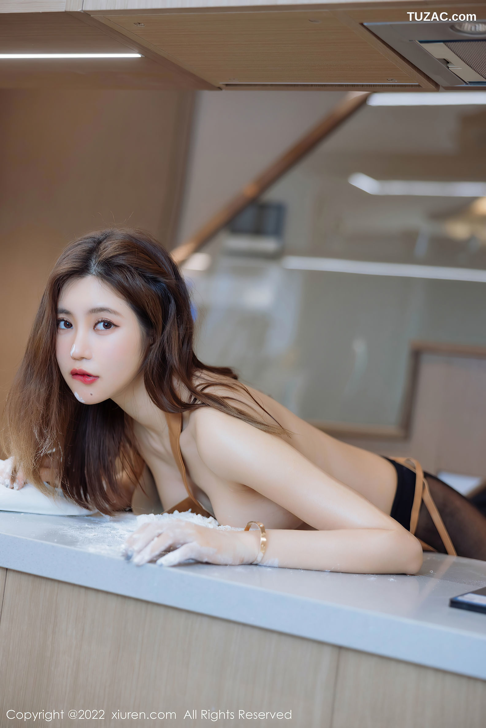 XiuRen-No.5634-绮里嘉-白针织短裙橘黄围裙黑丝