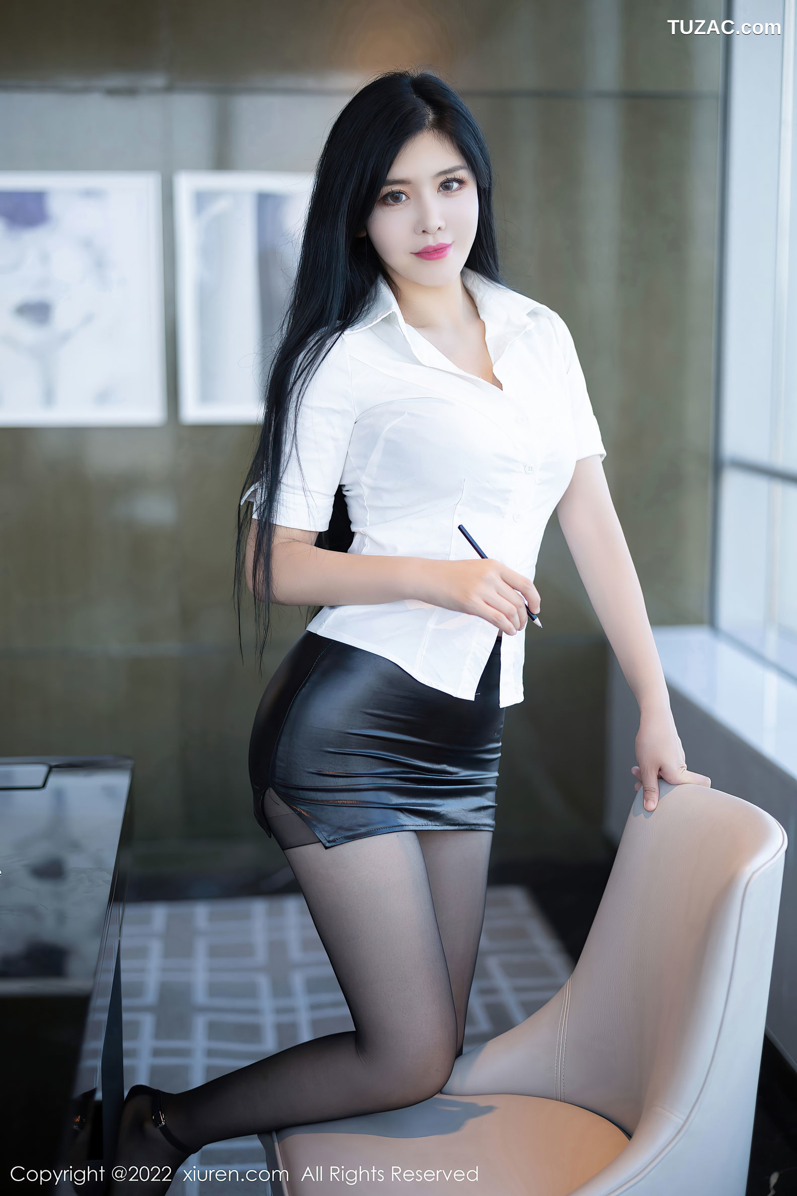 XiuRen-No.5635-刘钰儿-白衬黑短裙黑内黑丝