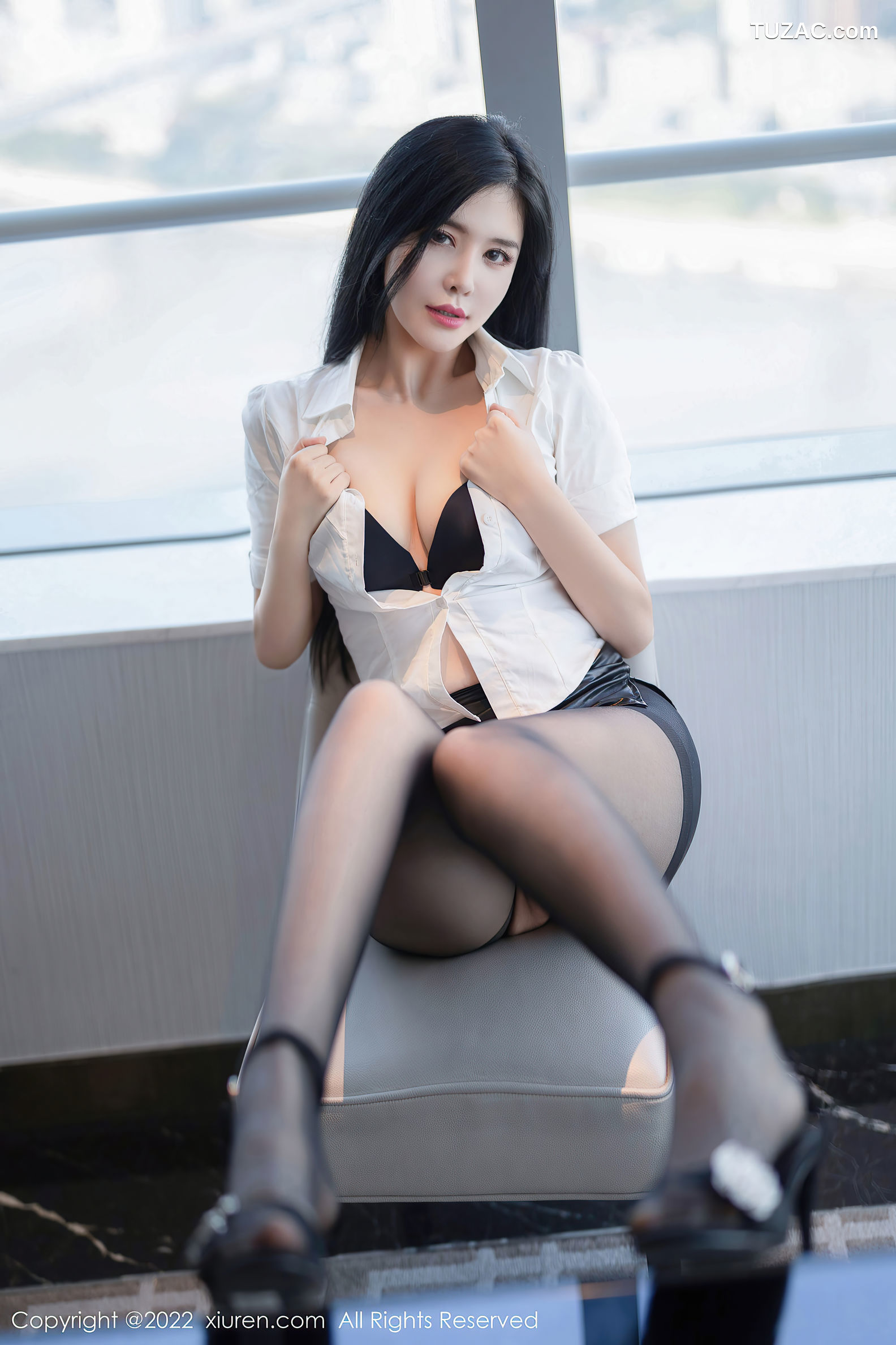 XiuRen-No.5635-刘钰儿-白衬黑短裙黑内黑丝