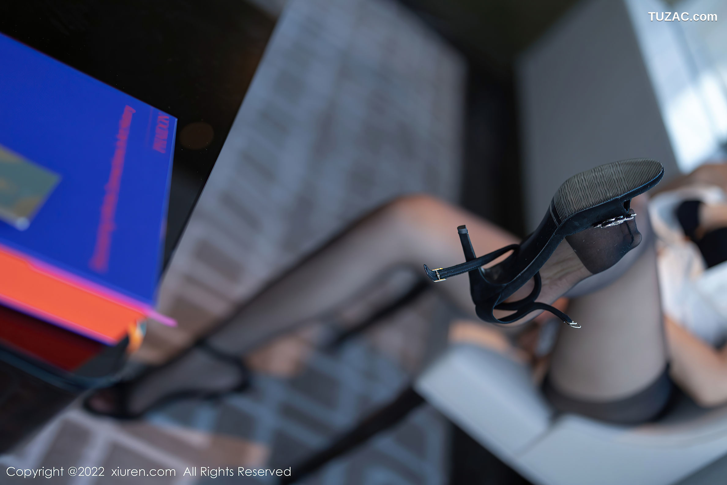 XiuRen-No.5635-刘钰儿-白衬黑短裙黑内黑丝