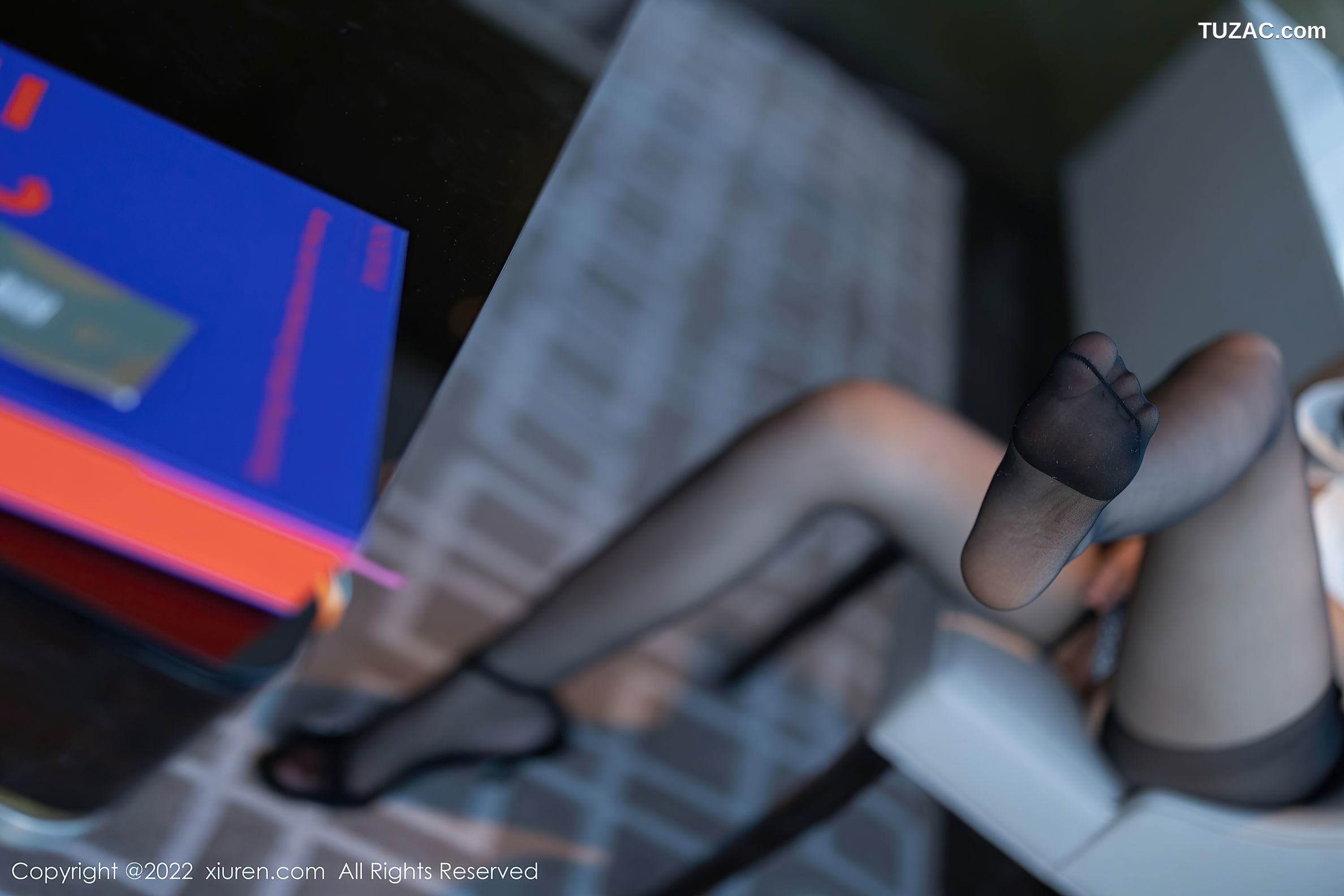 XiuRen-No.5635-刘钰儿-白衬黑短裙黑内黑丝