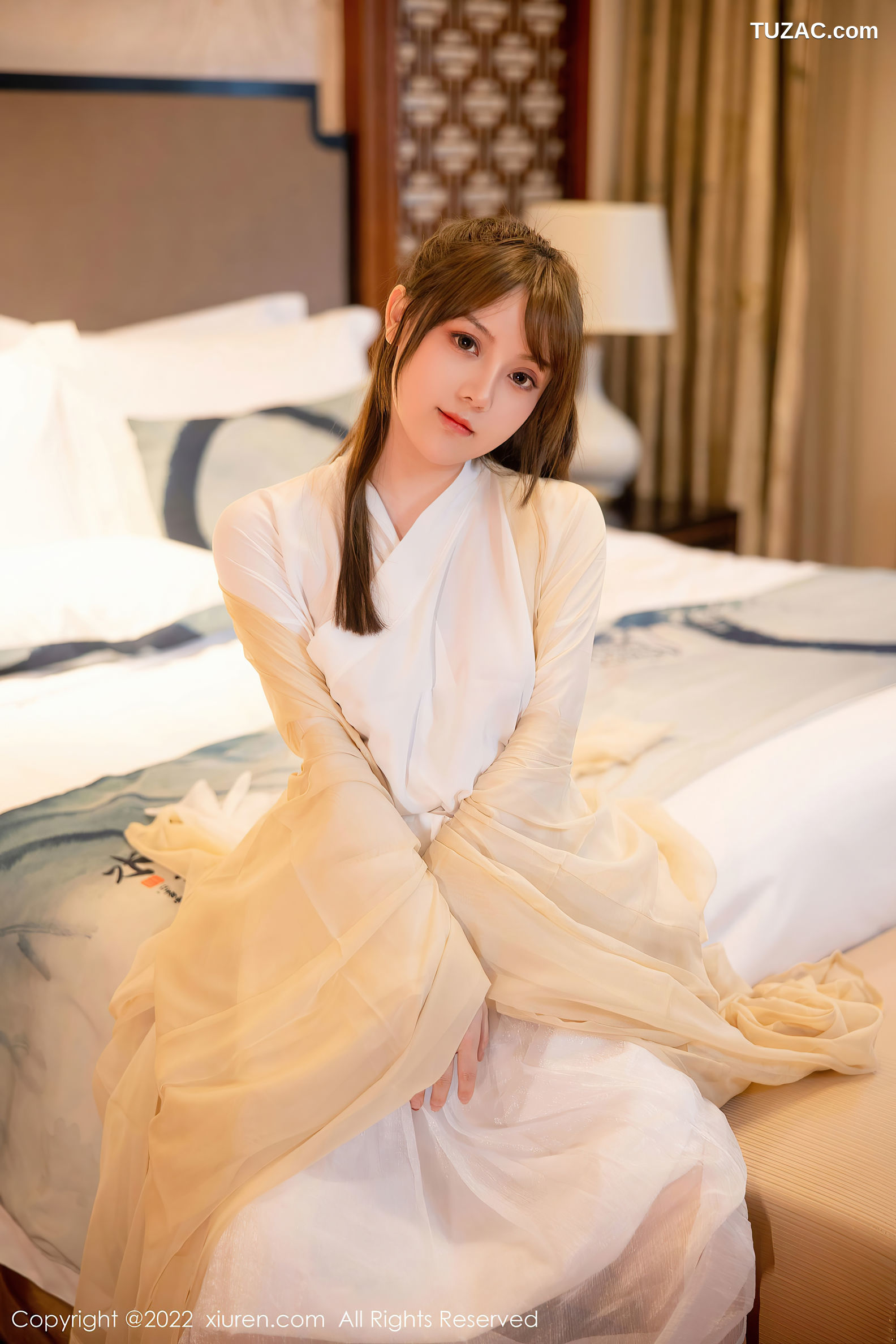 XiuRen-No.5653-豆瓣酱-白色古风汉服真空