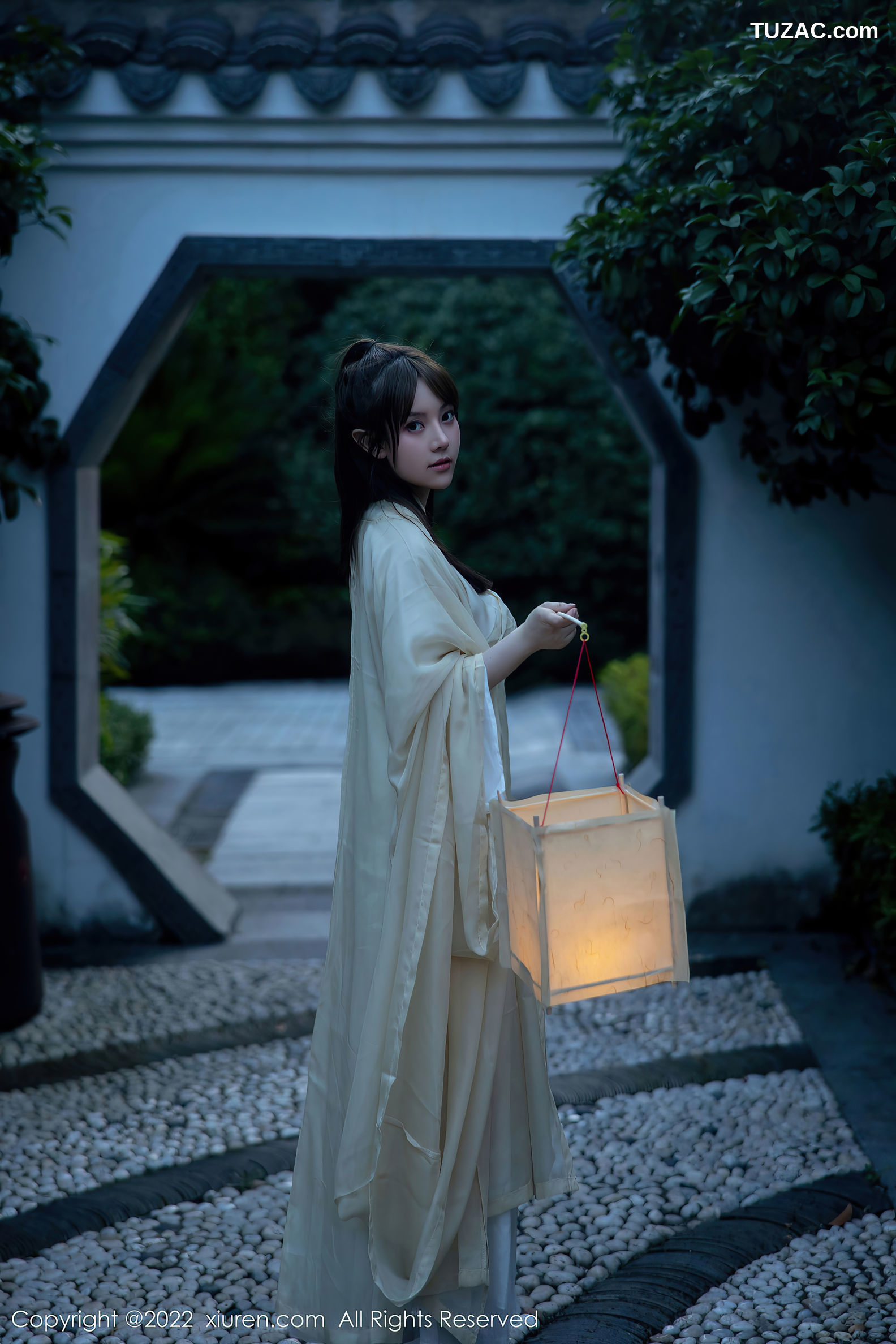 XiuRen-No.5653-豆瓣酱-白色古风汉服真空