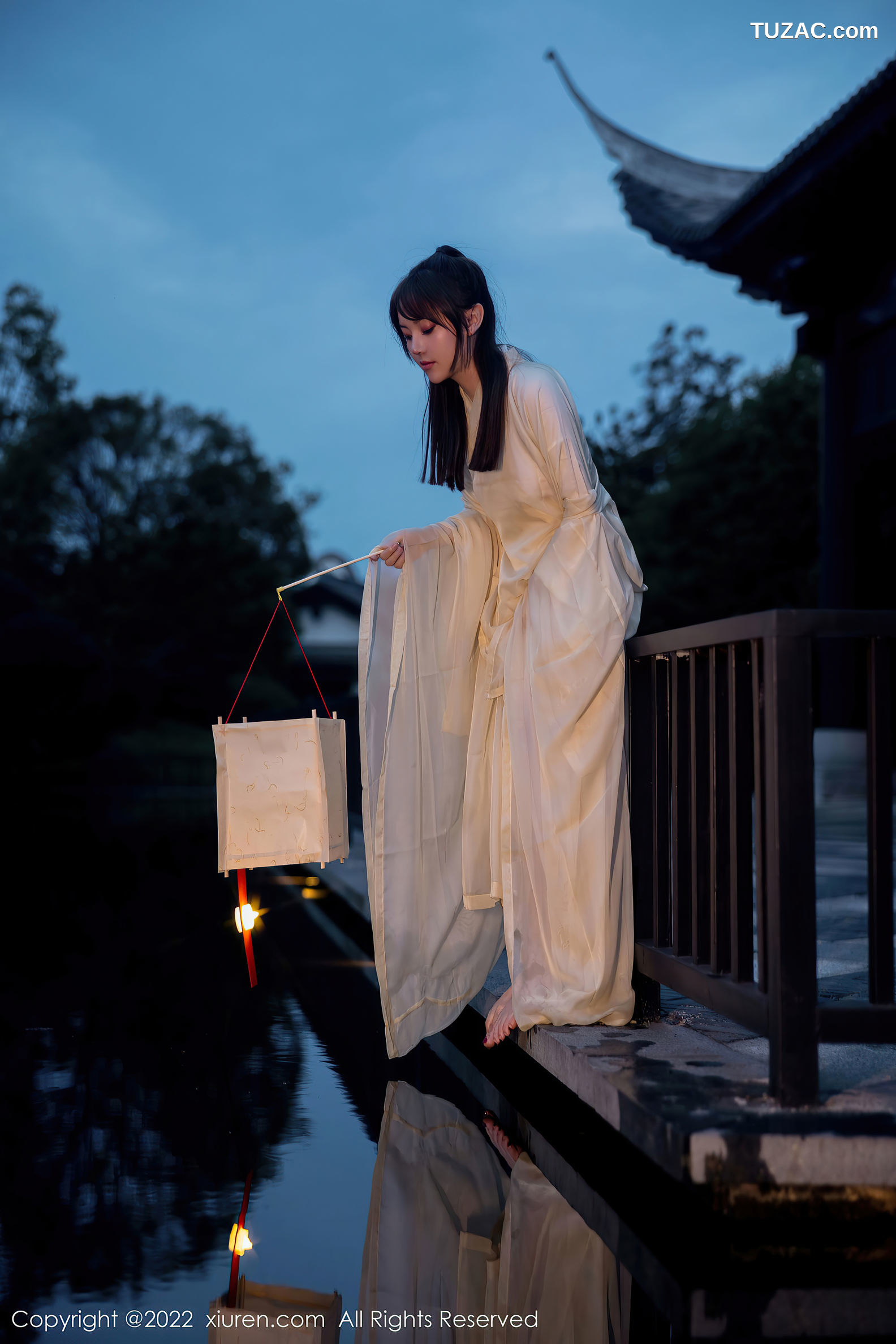 XiuRen-No.5653-豆瓣酱-白色古风汉服真空