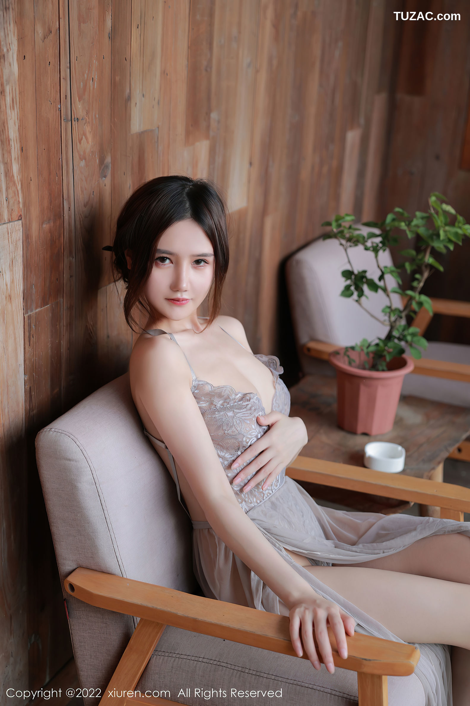 XiuRen-No.5660-古月小同学-浅银灰吊带睡衣真空