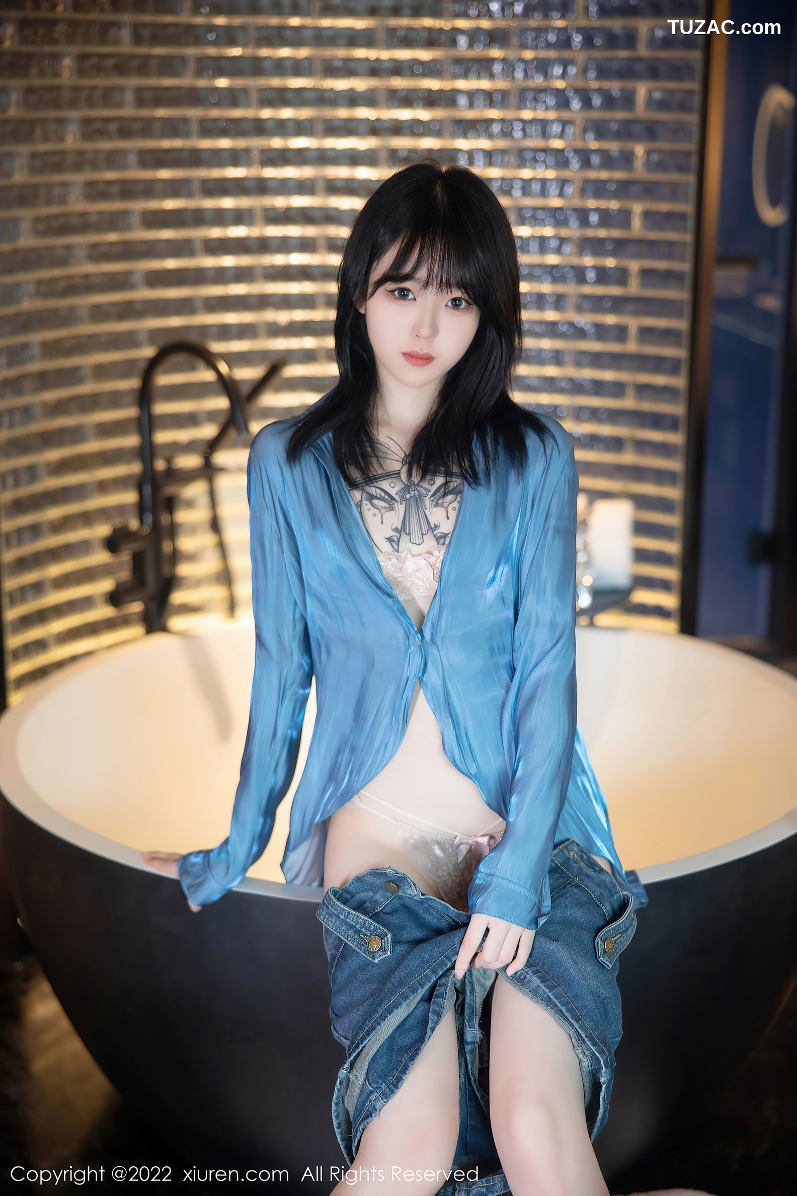 XiuRen-No.5662-奶瓶-蓝缎衬衫牛仔短裤丁字裤