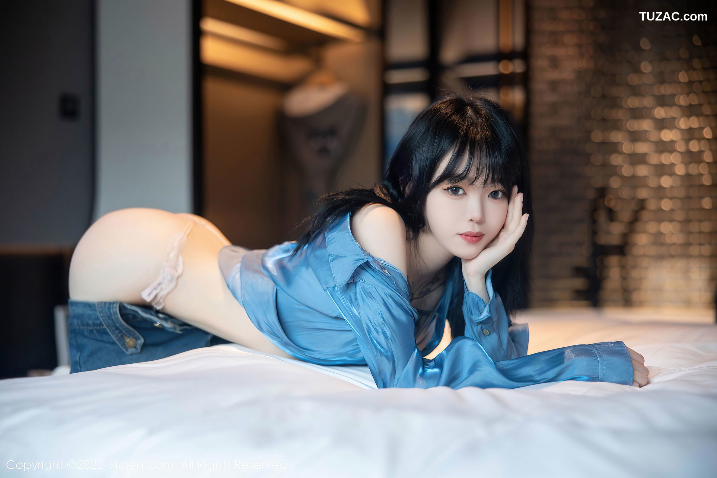 XiuRen-No.5662-奶瓶-蓝缎衬衫牛仔短裤丁字裤