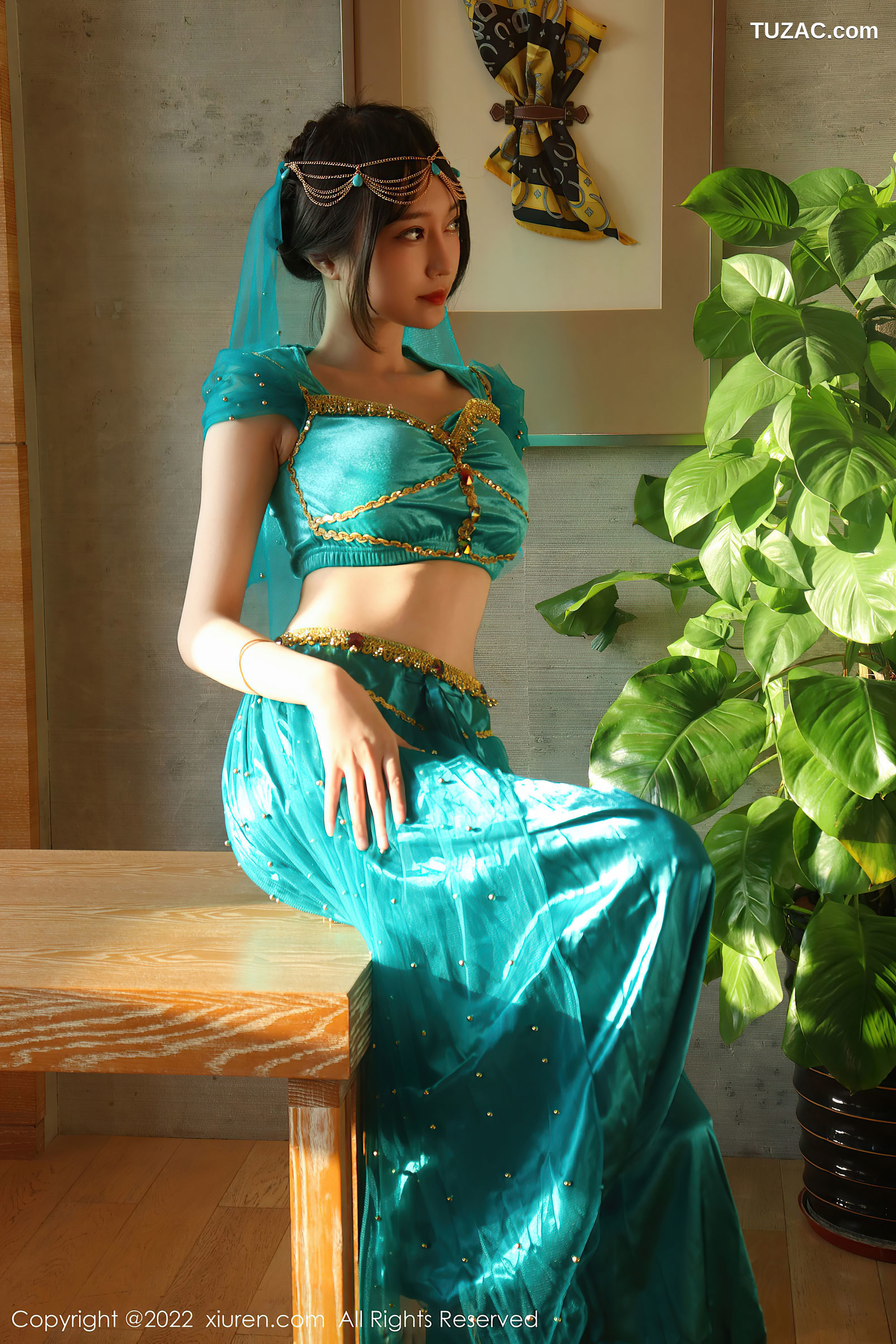 XiuRen-No.5670-玥儿玥-亮银短连衣裙黑丝浴缸