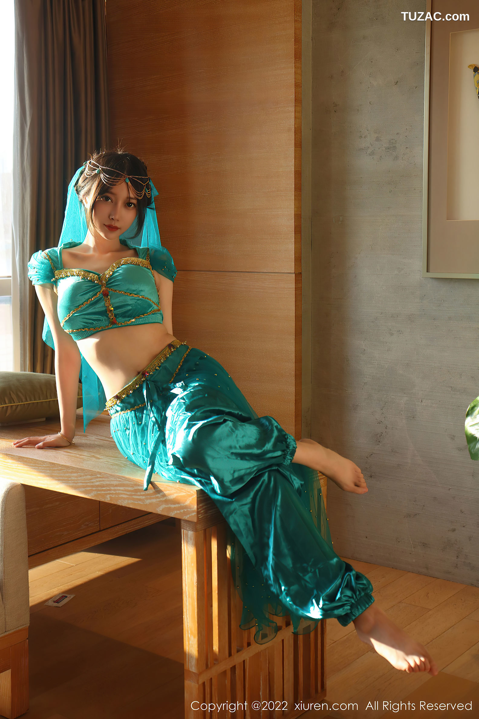 XiuRen-No.5670-玥儿玥-亮银短连衣裙黑丝浴缸