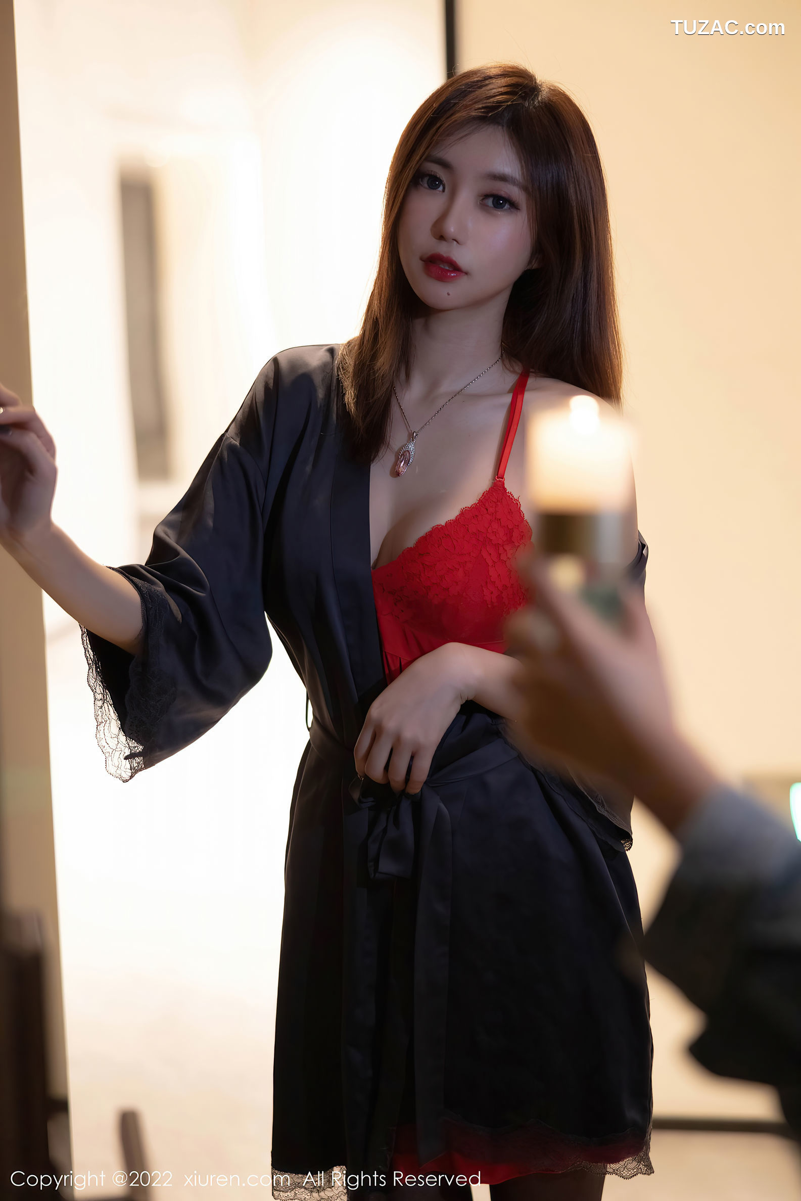 XiuRen-No.5671-绮里嘉-QQ约会红色吊带黑丝