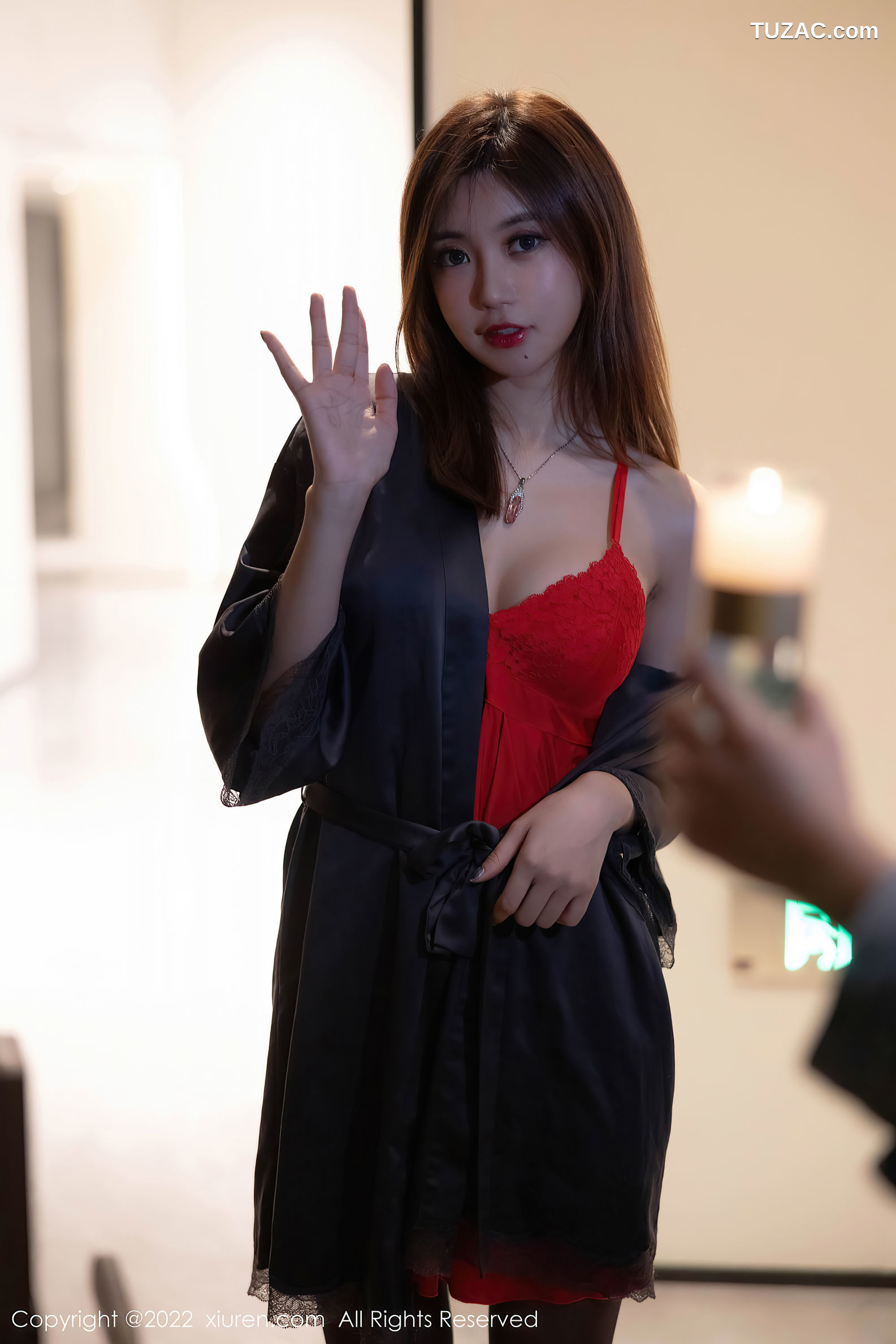 XiuRen-No.5671-绮里嘉-QQ约会红色吊带黑丝