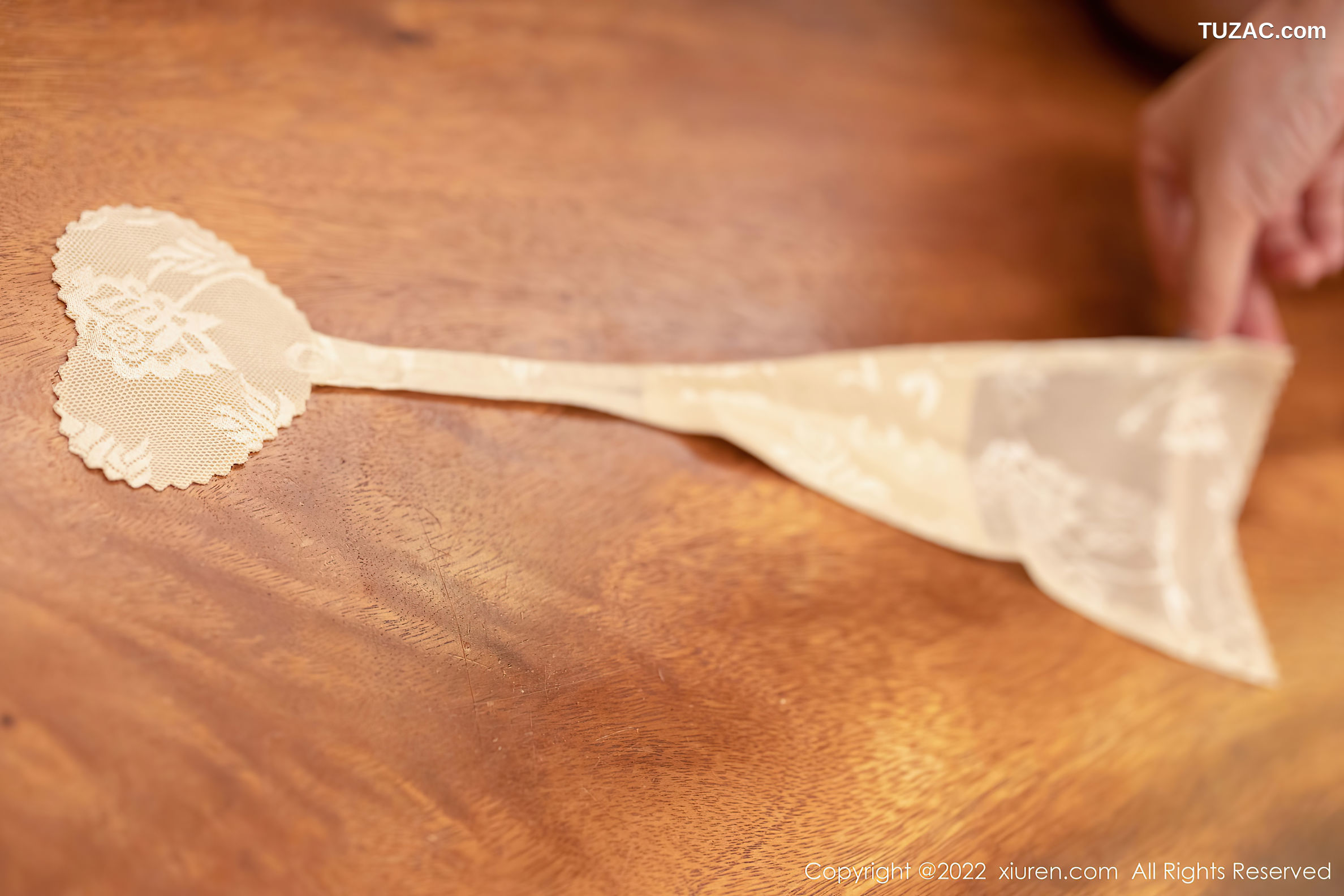 XiuRen-No.5672-王雨纯-灰衫牛仔裤灰丝透视