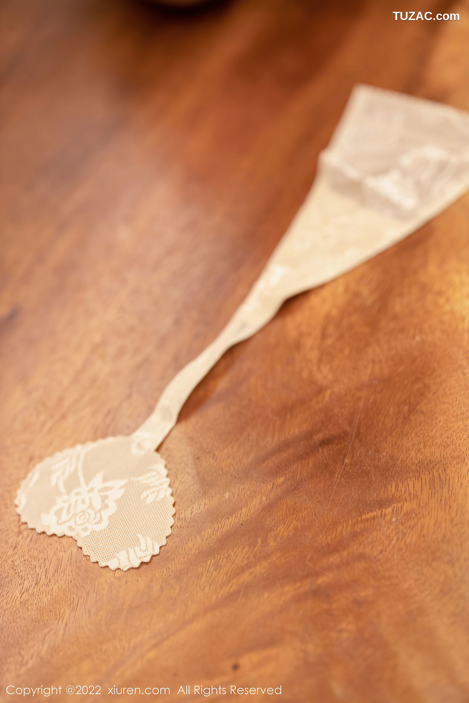 XiuRen-No.5672-王雨纯-灰衫牛仔裤灰丝透视