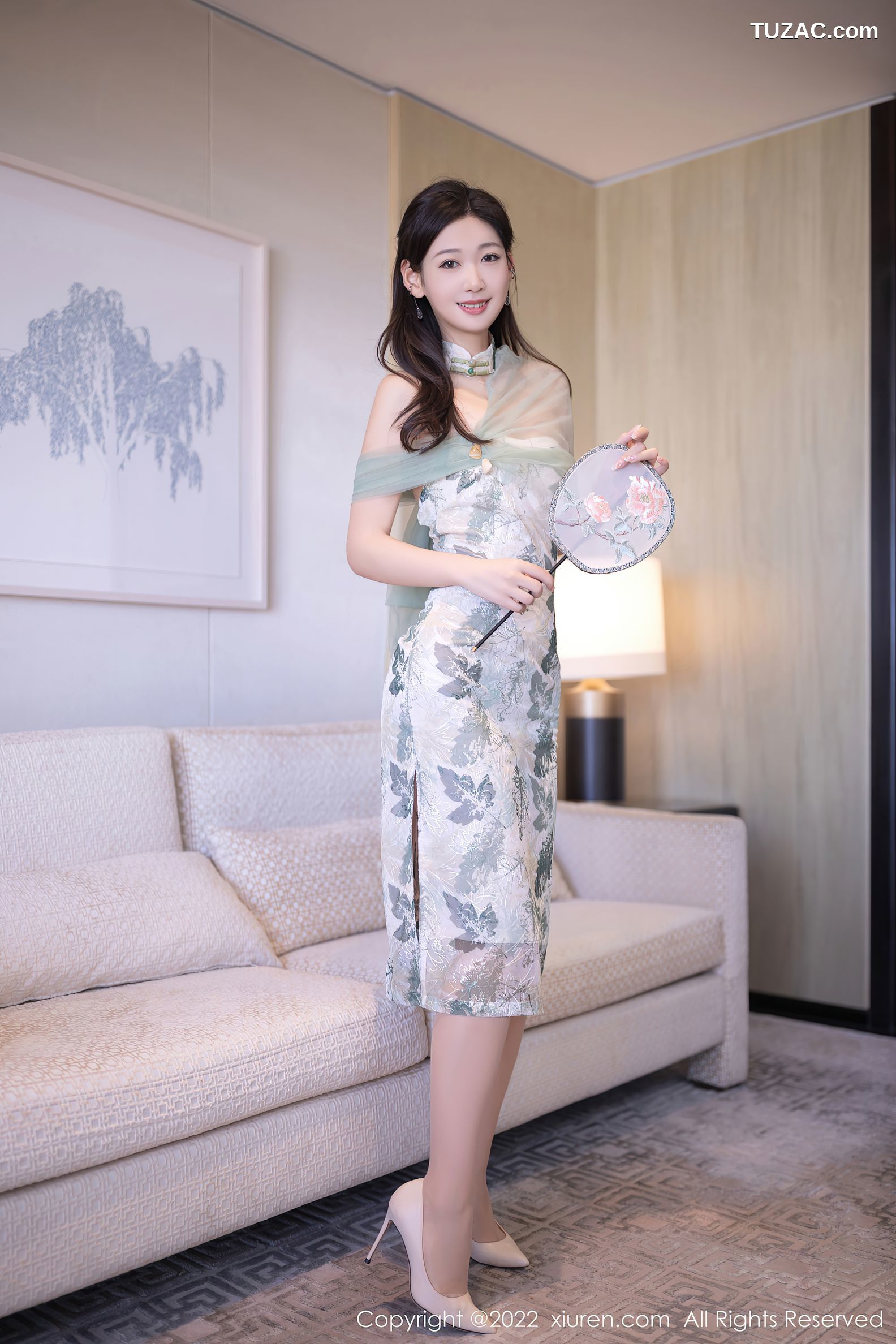 XiuRen-No.5680-唐安琪-白色灰印花古风旗袍