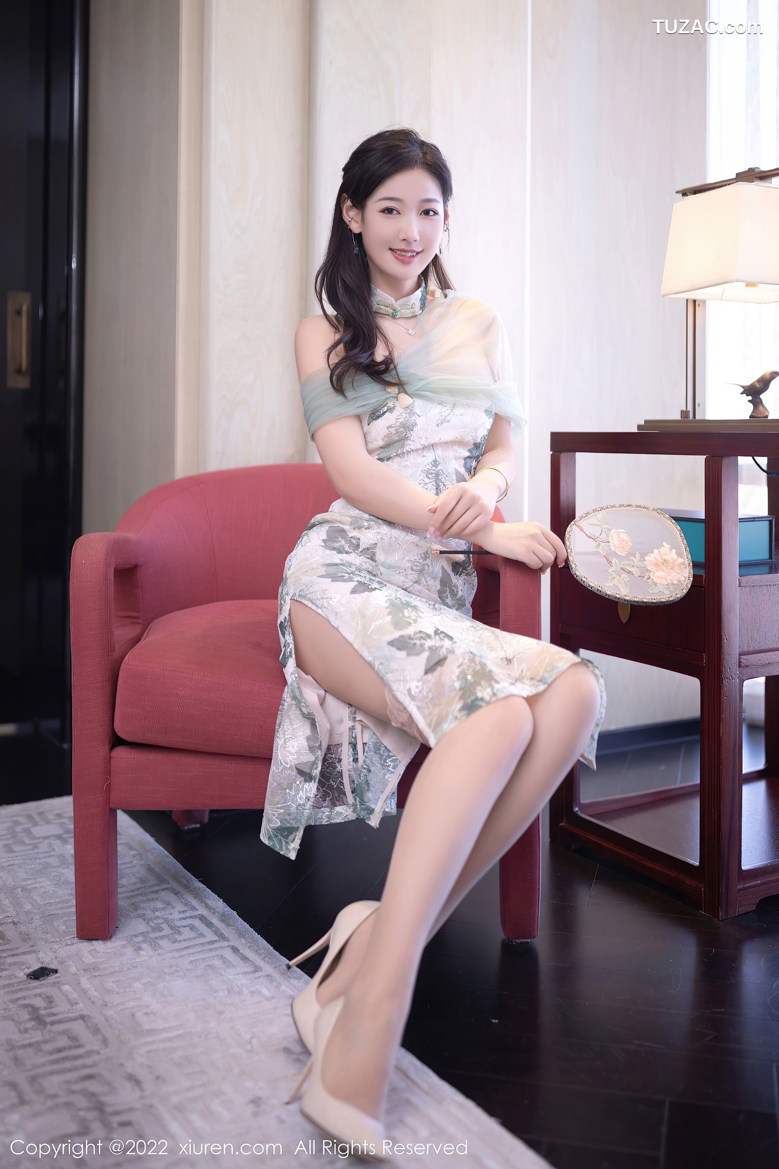 XiuRen-No.5680-唐安琪-白色灰印花古风旗袍